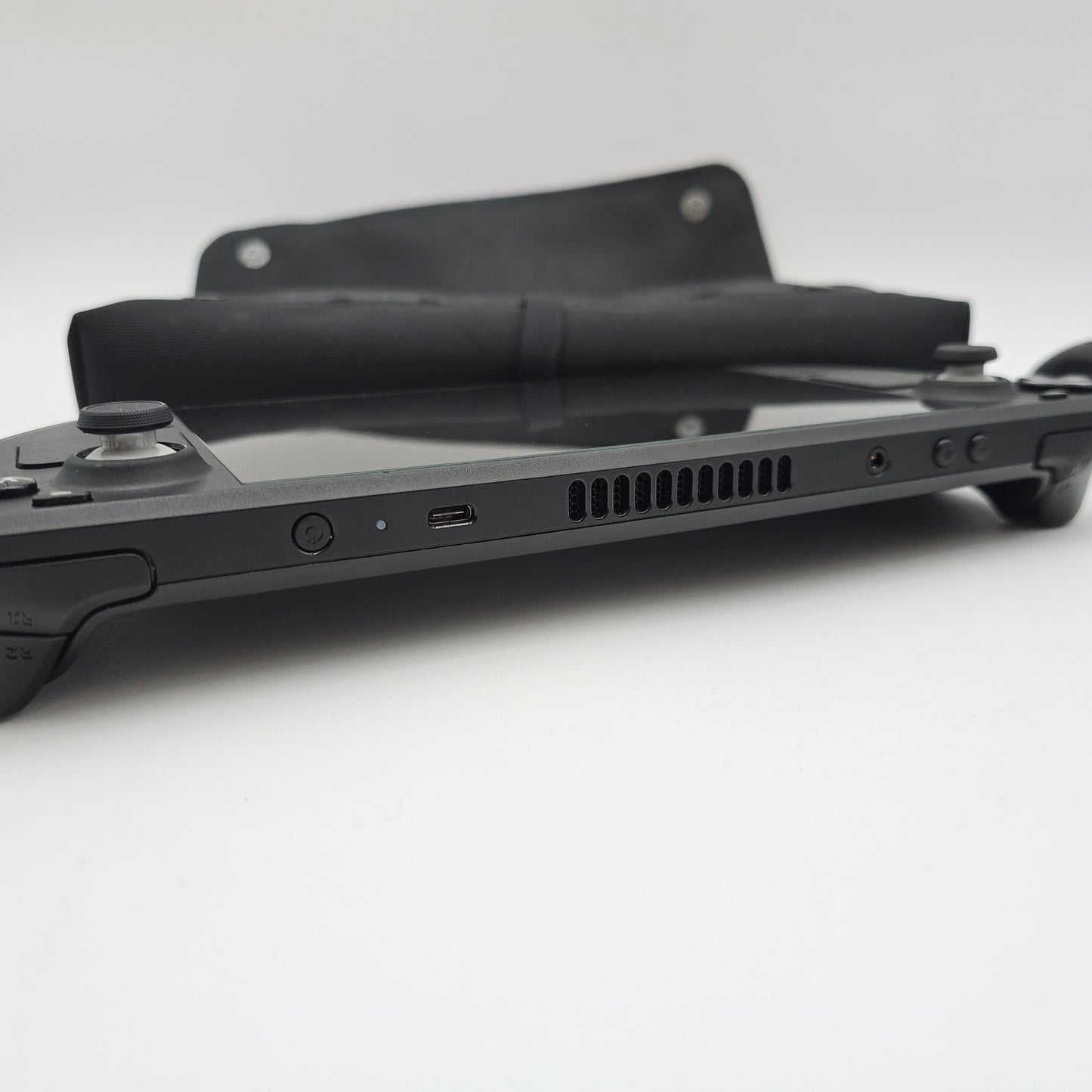 Valve Steam Deck LCD 512GB w/ Carrying Case and Protective Shell