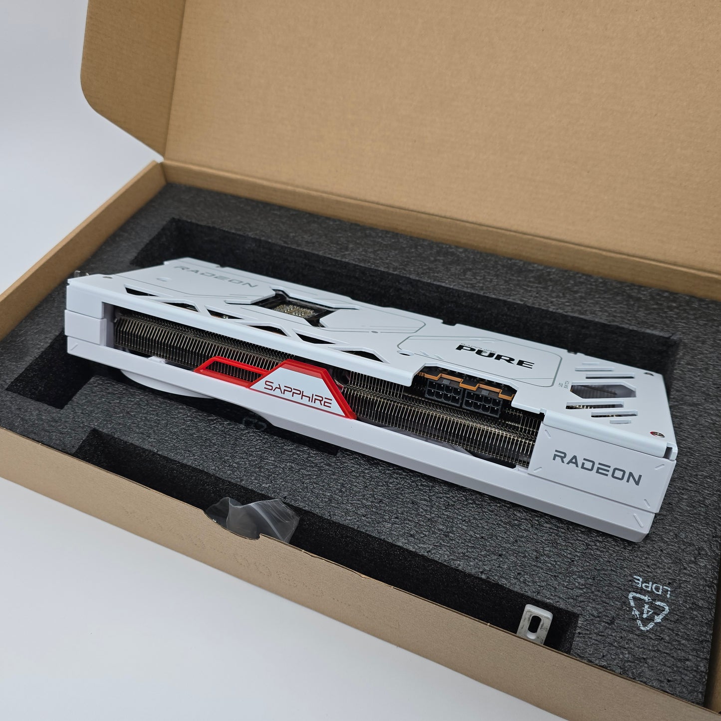 RX 7800XT Sapphire Nitro PURE White 16GB, AMD Radeon Gaming Graphics Card GPU