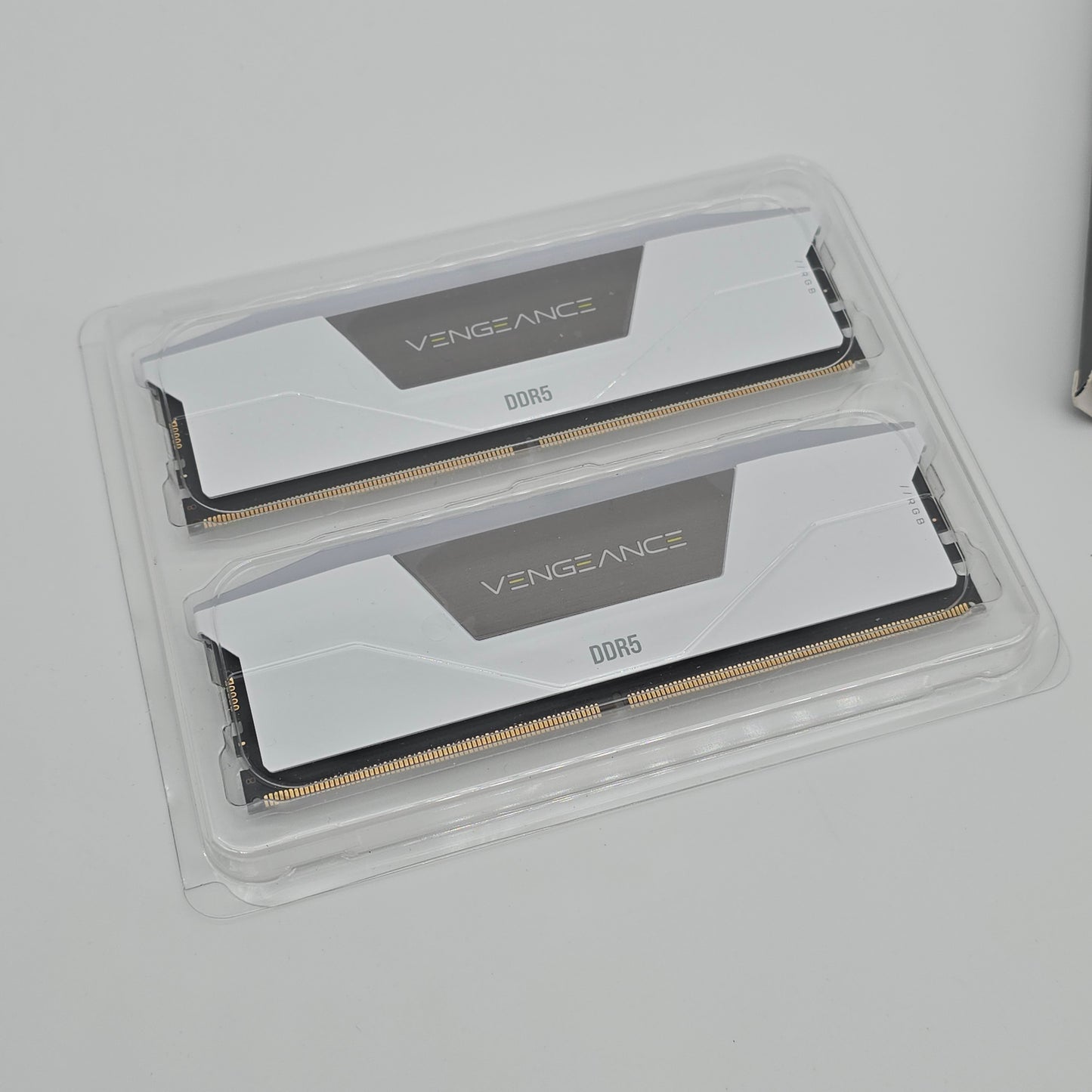 Corsair Vengeance RGB Pro White 32GB DDR5 6000MHz, CL36-44-44-96, 2x16GB Memory Sticks