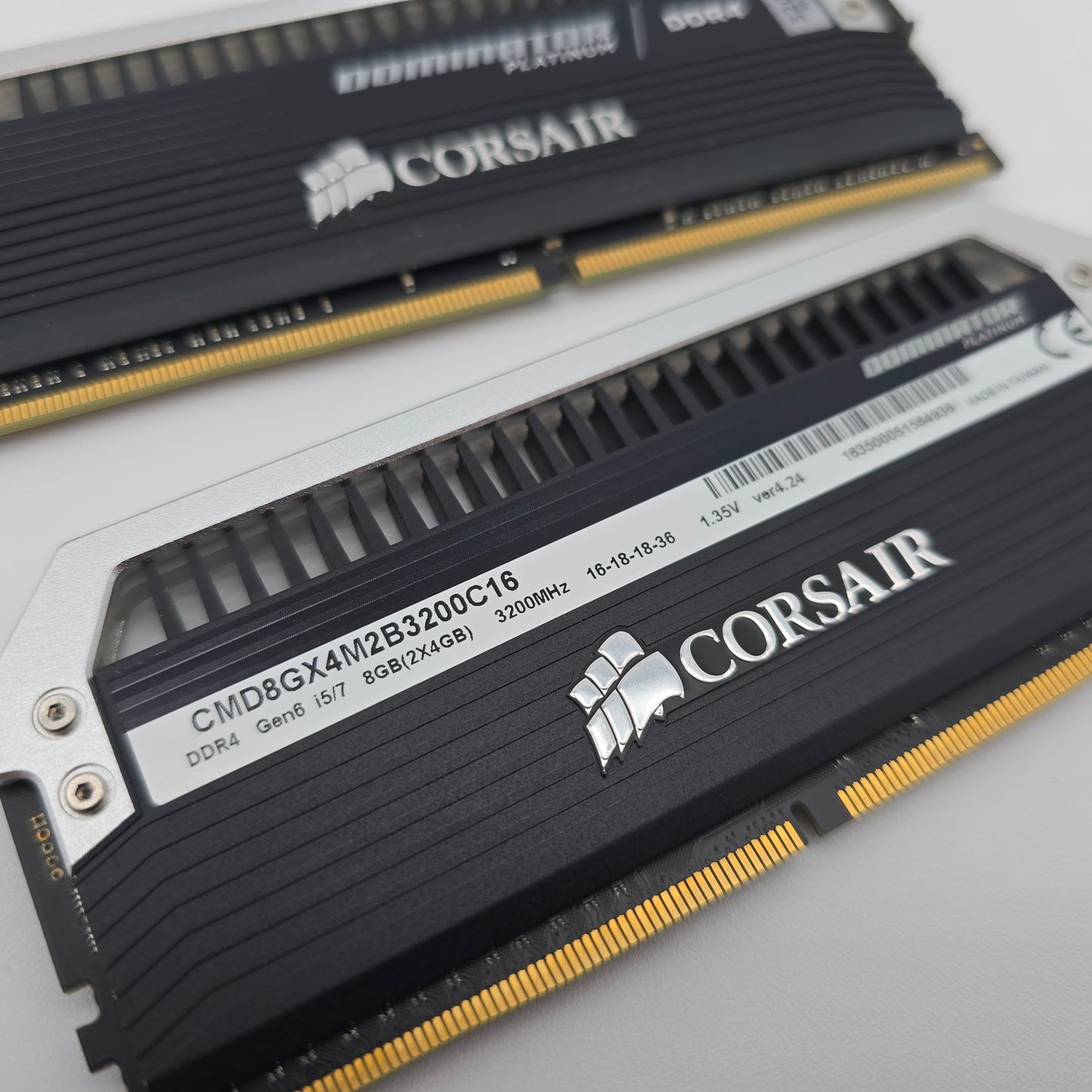 8GB Corsair Dominator DDR4 RAM 3200MHz, 2x4GB, CL16-18-18-36