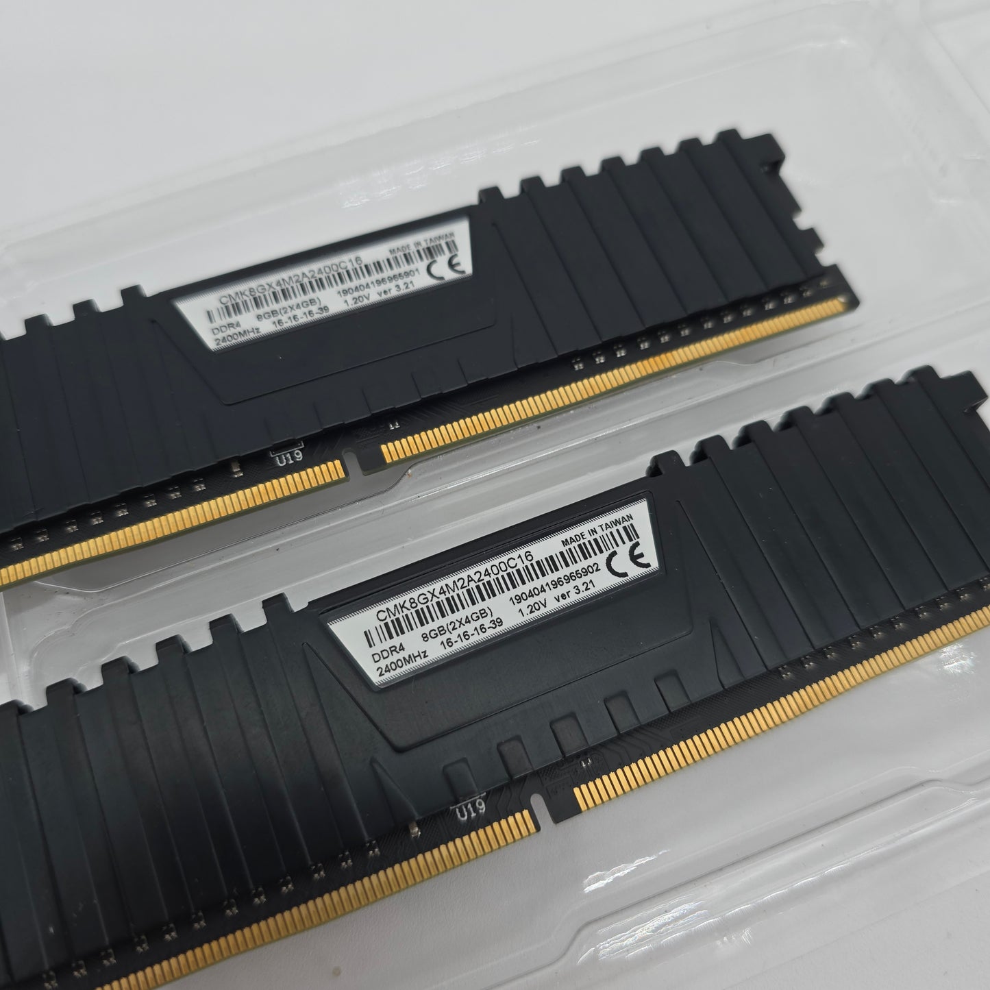 8GB DDR4 Corsair Vengeance LPX RAM, 2x4GB Sticks, 2400MHz CL-16-16-16-39 Memory
