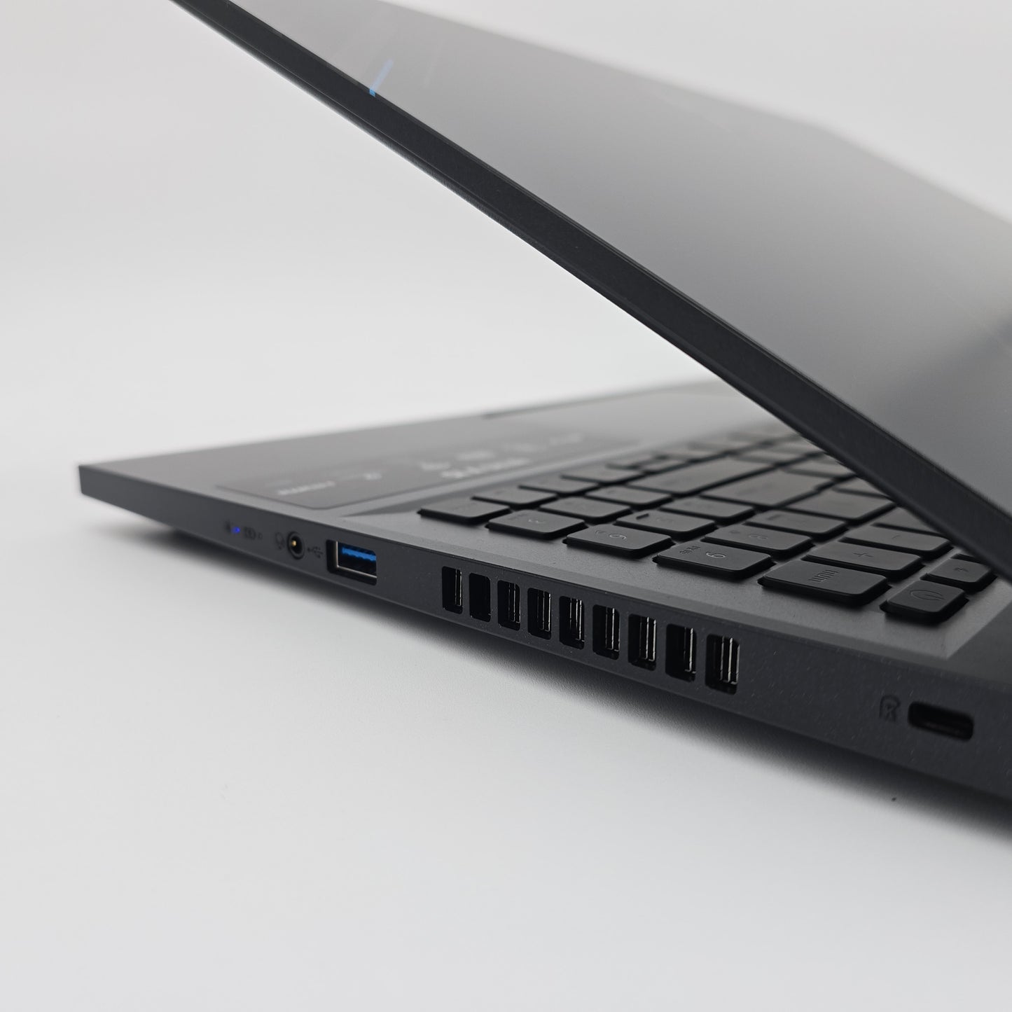 Acer Nitro V15, RTX 4050, Intel i5-13420H, 16GB DDR5, 144Hz Gaming Laptop