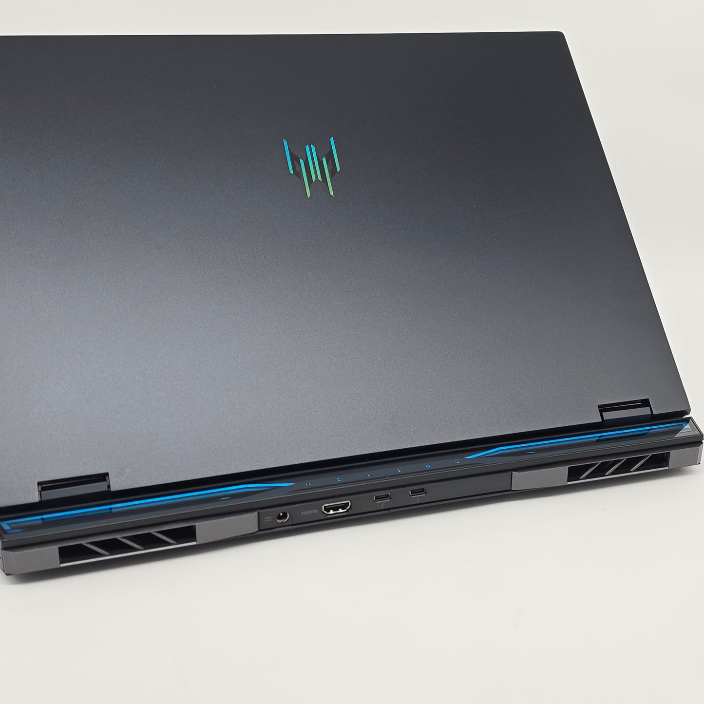 Acer Predator Helios 18 PH18-72, RTX 4090, Intel i9-14900HX, 32GB DDR5, 250Hz QHD+ Gaming Laptop