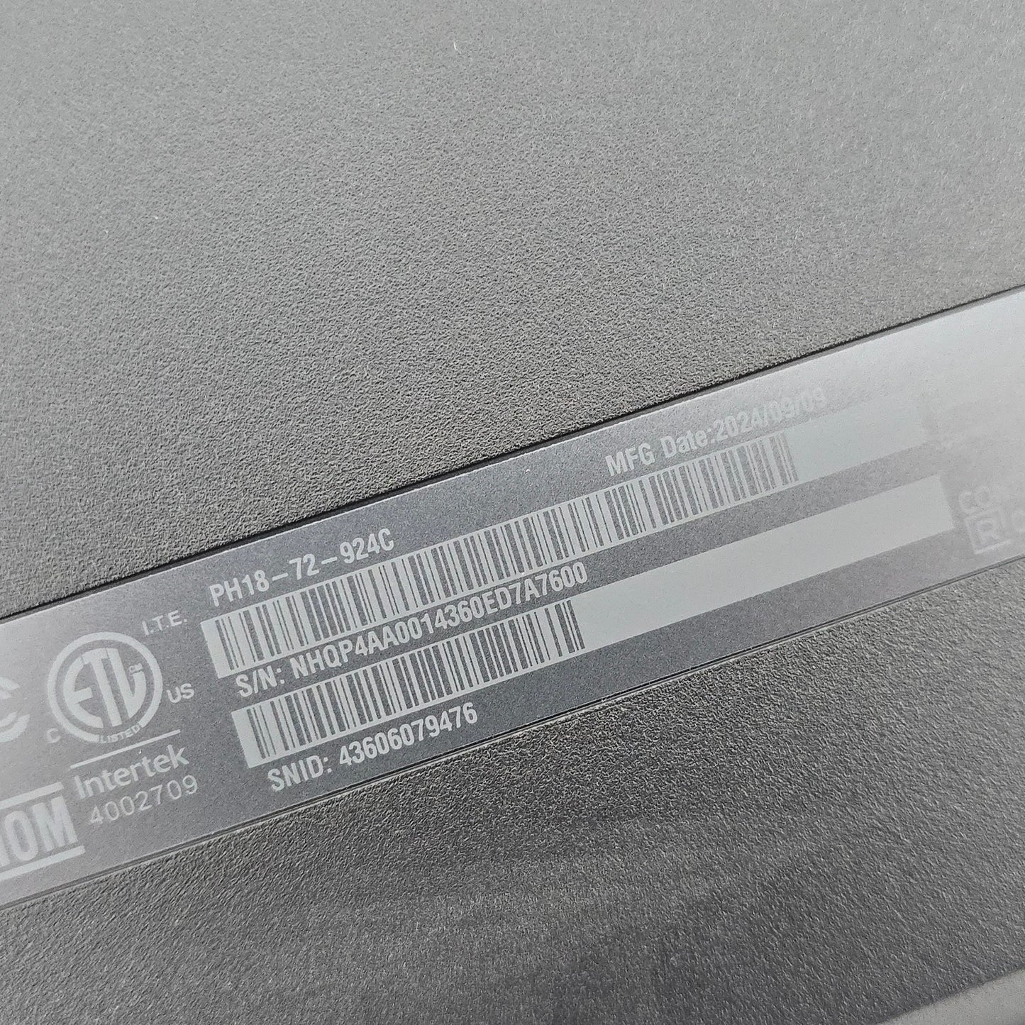 Acer Predator Helios 18 PH18-72, RTX 4090, Intel i9-14900HX, 32GB DDR5, 250Hz QHD+ Gaming Laptop