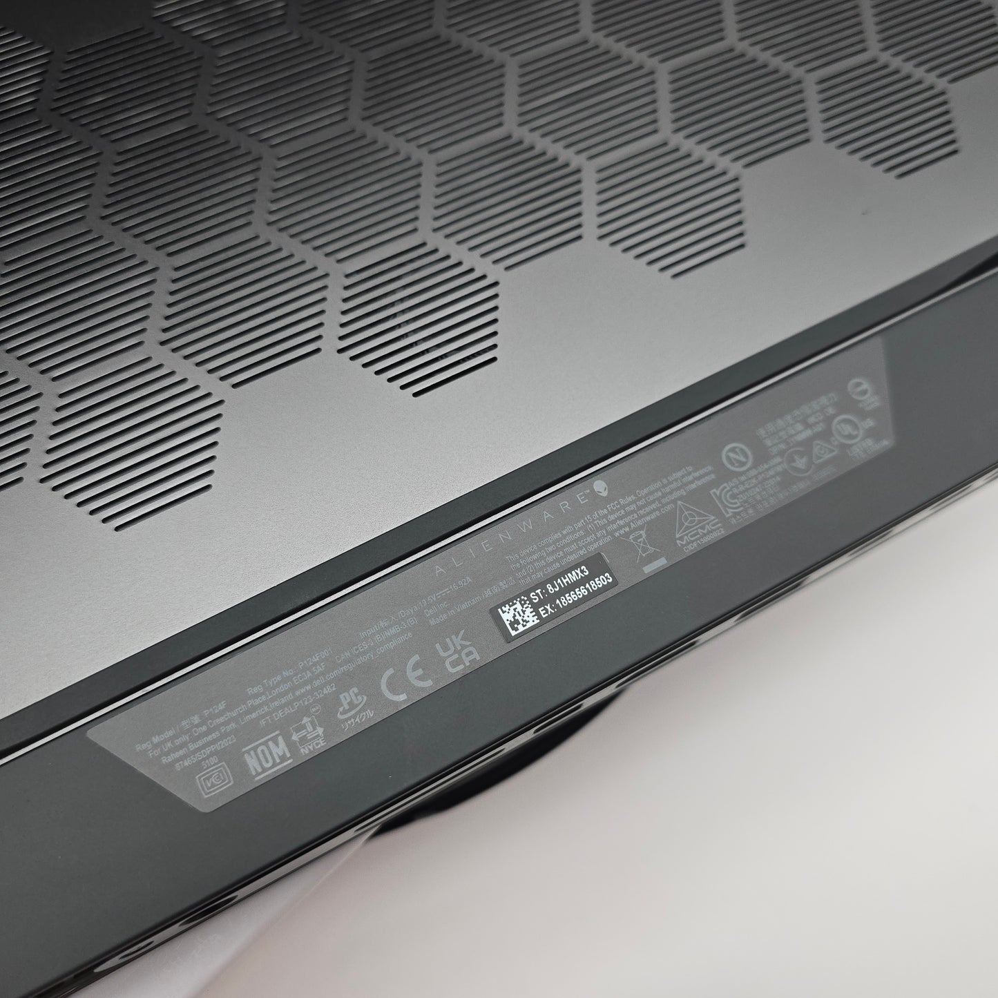 Alienware M16 Gaming Laptop, RTX 4080, Intel i9-13900HX, 32GB DDR5, 240Hz QHD+ Screen