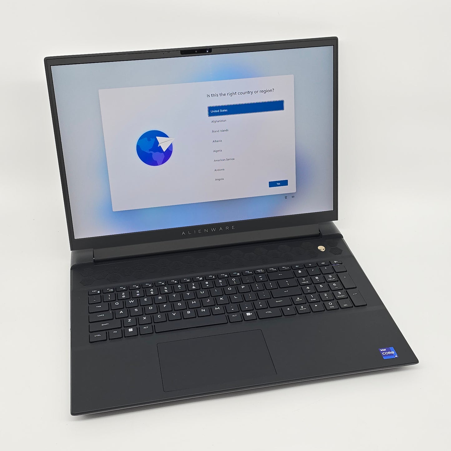Alienware M18, RTX 4090, Intel i9-13980HX, 64GB DDR5, 4TB NVMe, 18" QHD 240Hz Gaming Laptop
