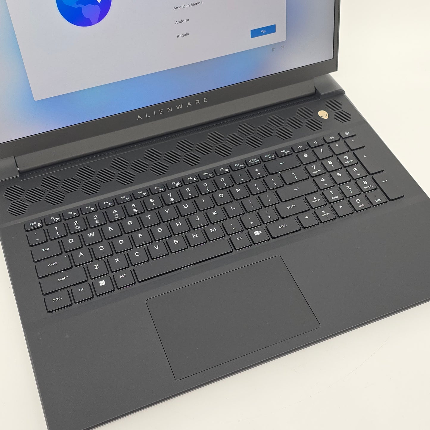 Alienware M18, RTX 4090, Intel i9-13980HX, 64GB DDR5, 4TB NVMe, 18" QHD 240Hz Gaming Laptop