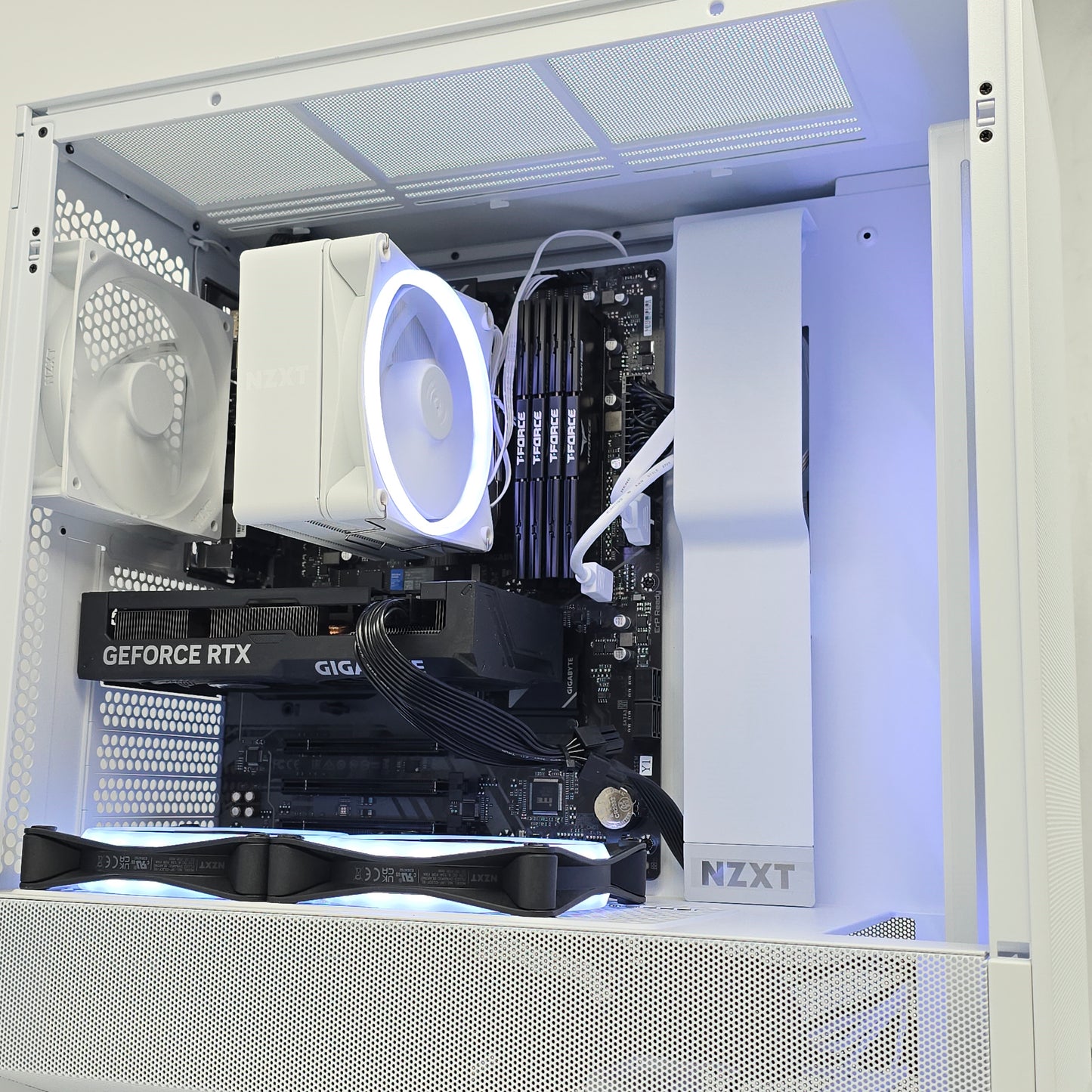 RTX 4060Ti, AMD Ryzen 5 7500F, 32GB DDR5, Custom White NZXT Gaming PC