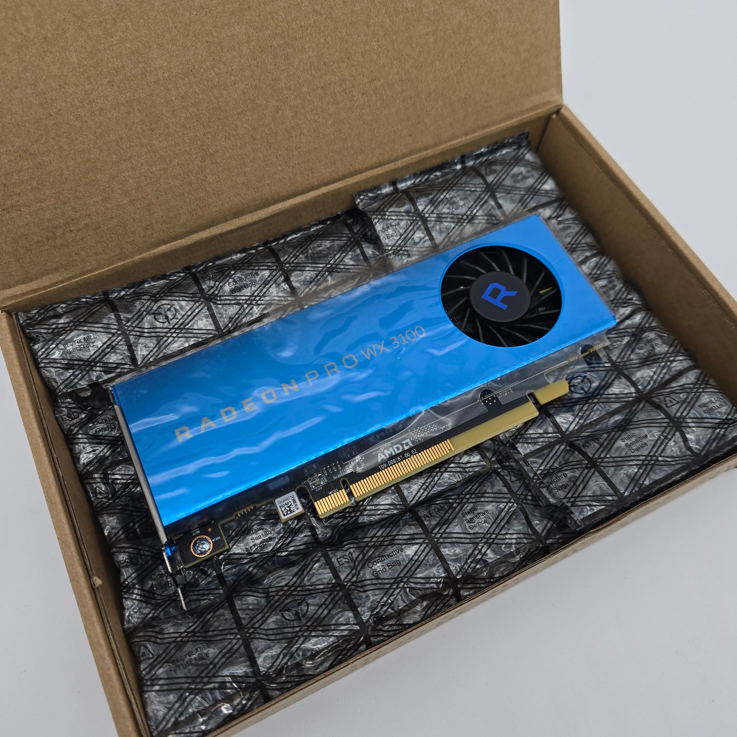 AMD Radeon Pro WX3100, AMD Multimedia Workstation Graphics Card GPU, SFF Mini DisplayPort