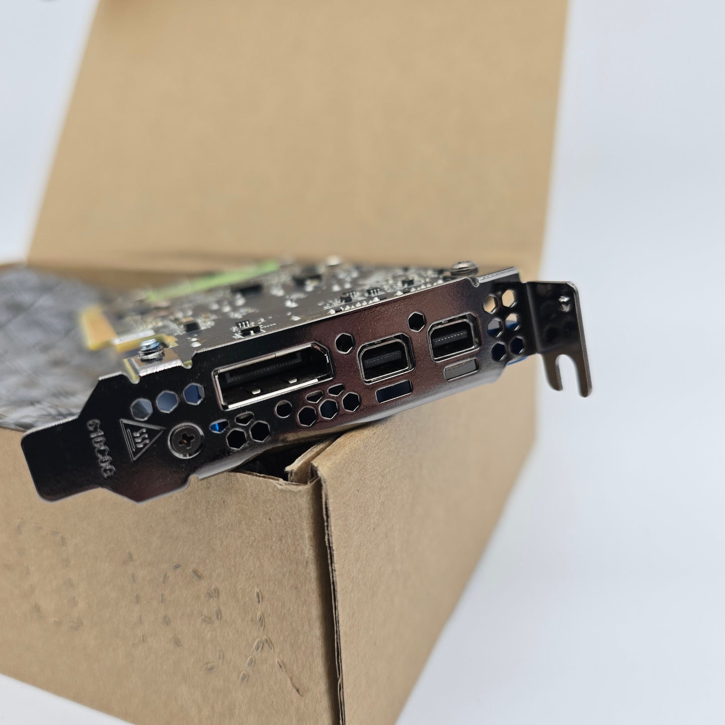 AMD Radeon Pro WX3100, AMD Multimedia Workstation Graphics Card GPU, SFF Mini DisplayPort