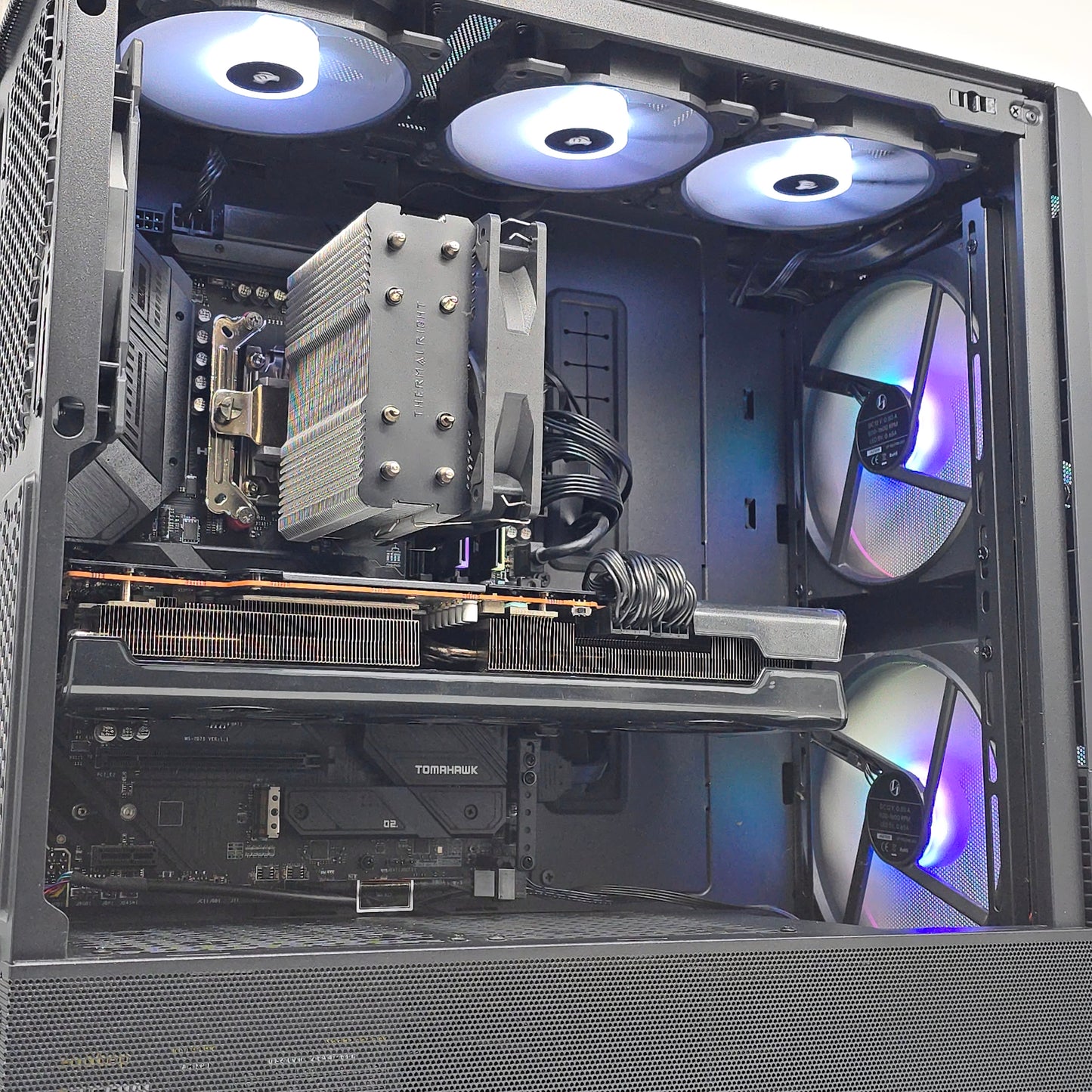 RX 6800 XT, Ryzen 7 7700X, 32GB DDR5, 2TB NVMe, Custom Lian Li RGB Gaming PC