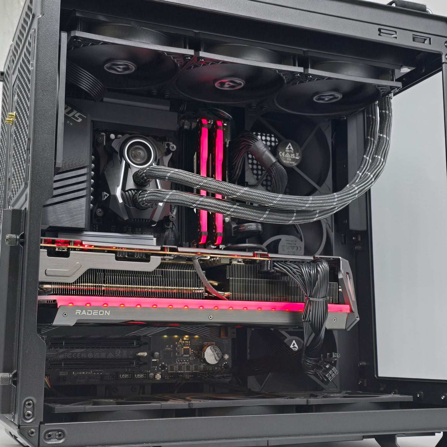RX 7900XTX 24GB, Intel i9-14900K, 32GB RAM, 4TB NVMe, Custom Liquid Cooled Gaming PC