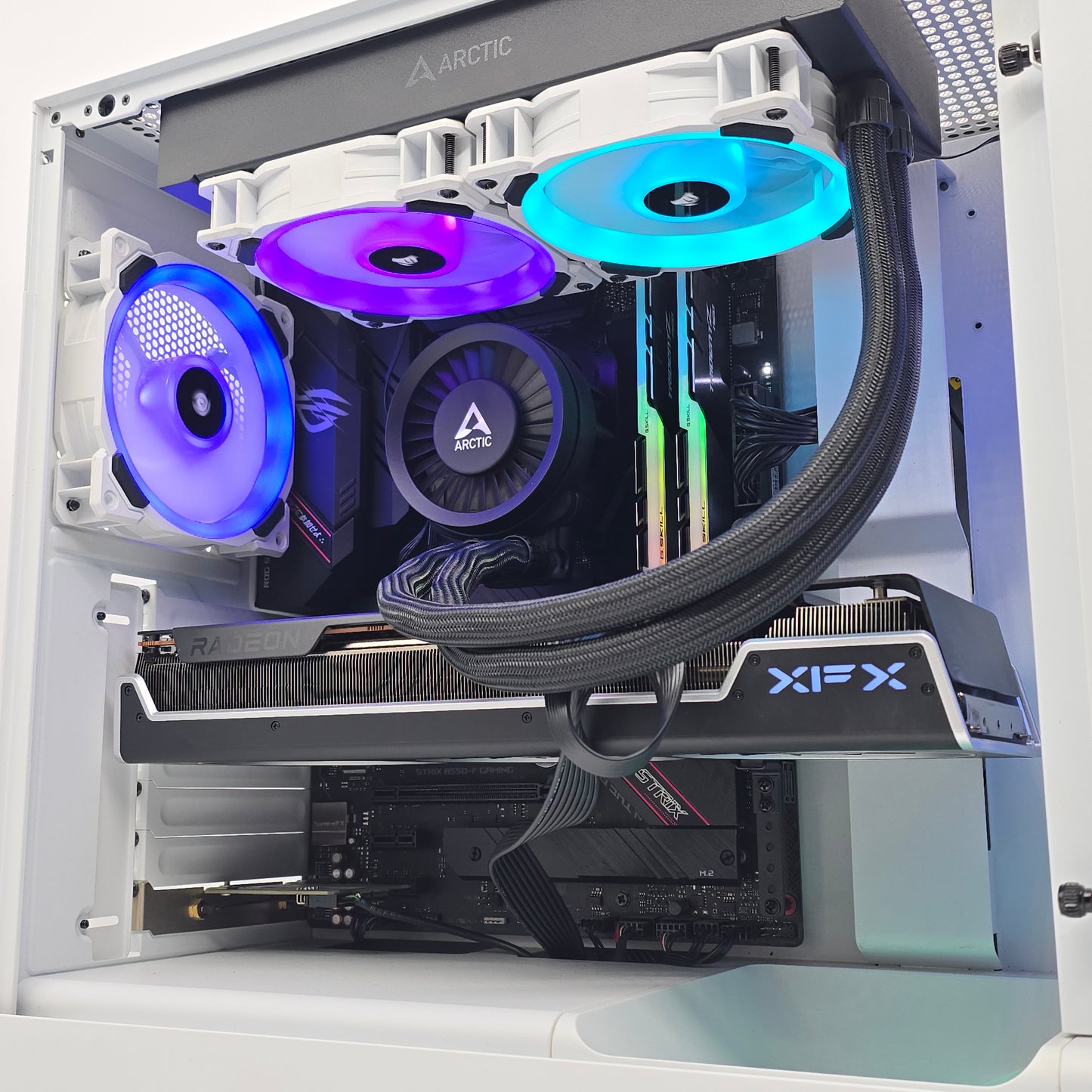 RX 7900 XT, Ryzen 7 5700X, 32GB RAM, 2TB Custom White Liquid Cooled Gaming PC