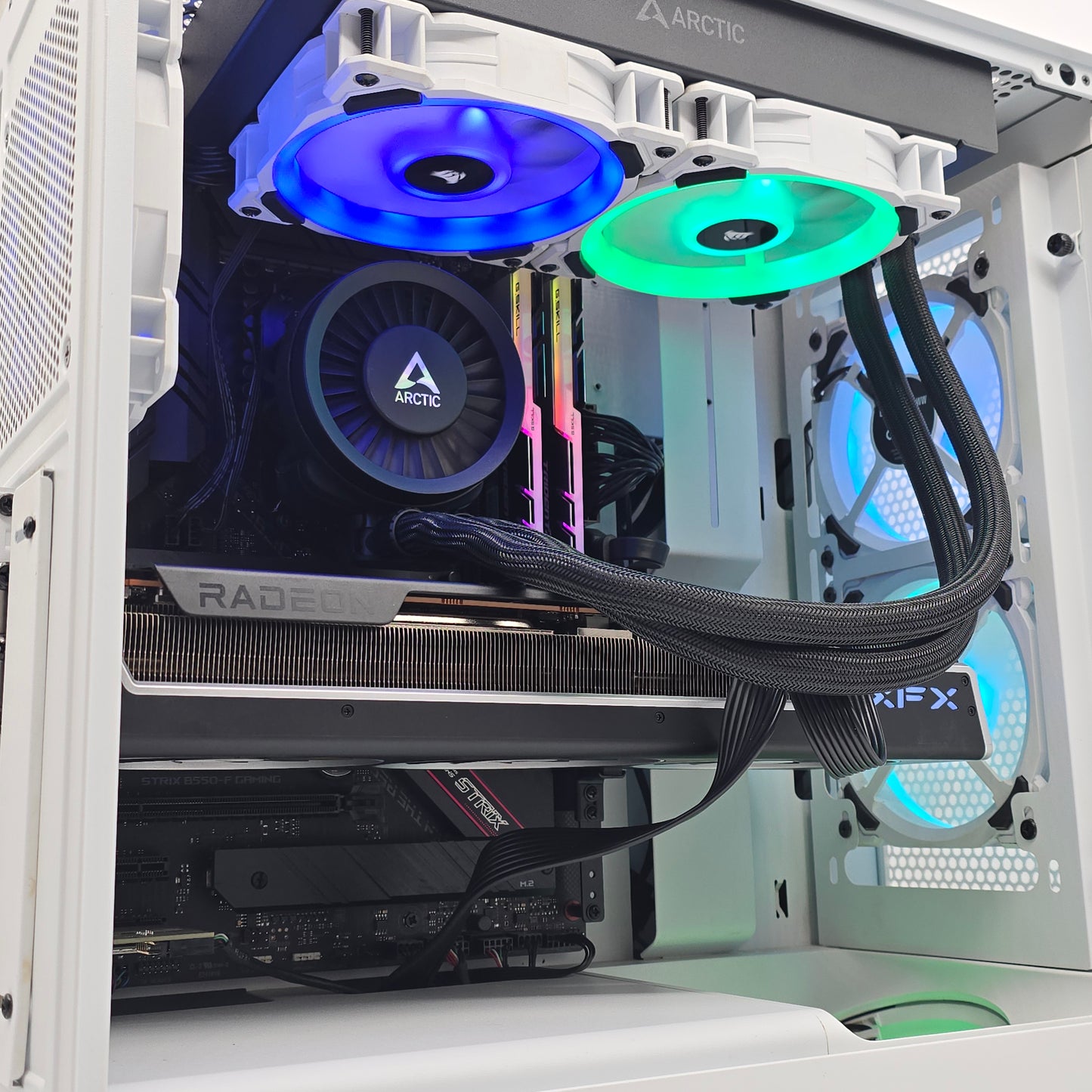 RX 7900 XT, Ryzen 7 5700X, 32GB RAM, 2TB Custom White Liquid Cooled Gaming PC