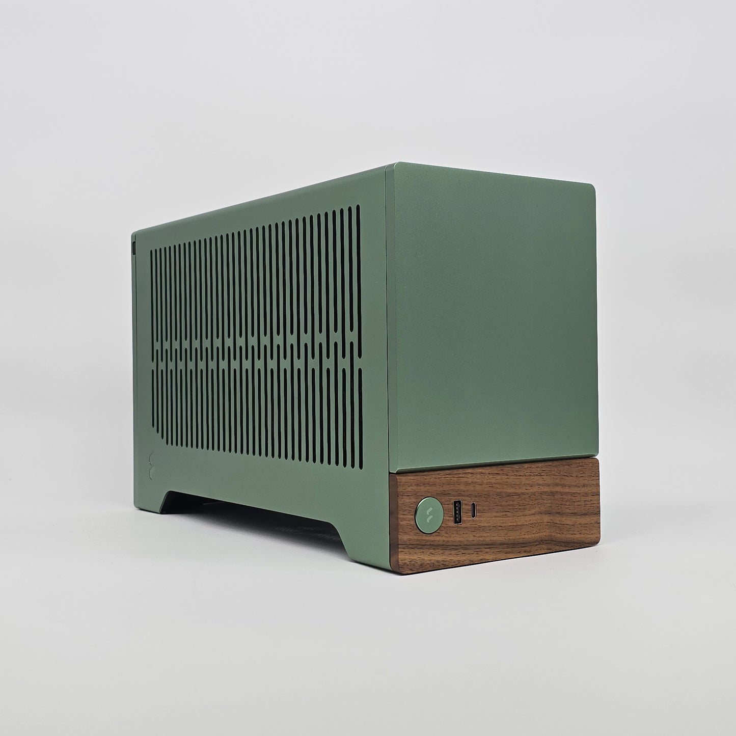 RTX 5090, Ryzen 9800X3D, 64GB DDR5, 4TB NVMe, Custom Fractal Terra Jade Mini-ITX Gaming PC
