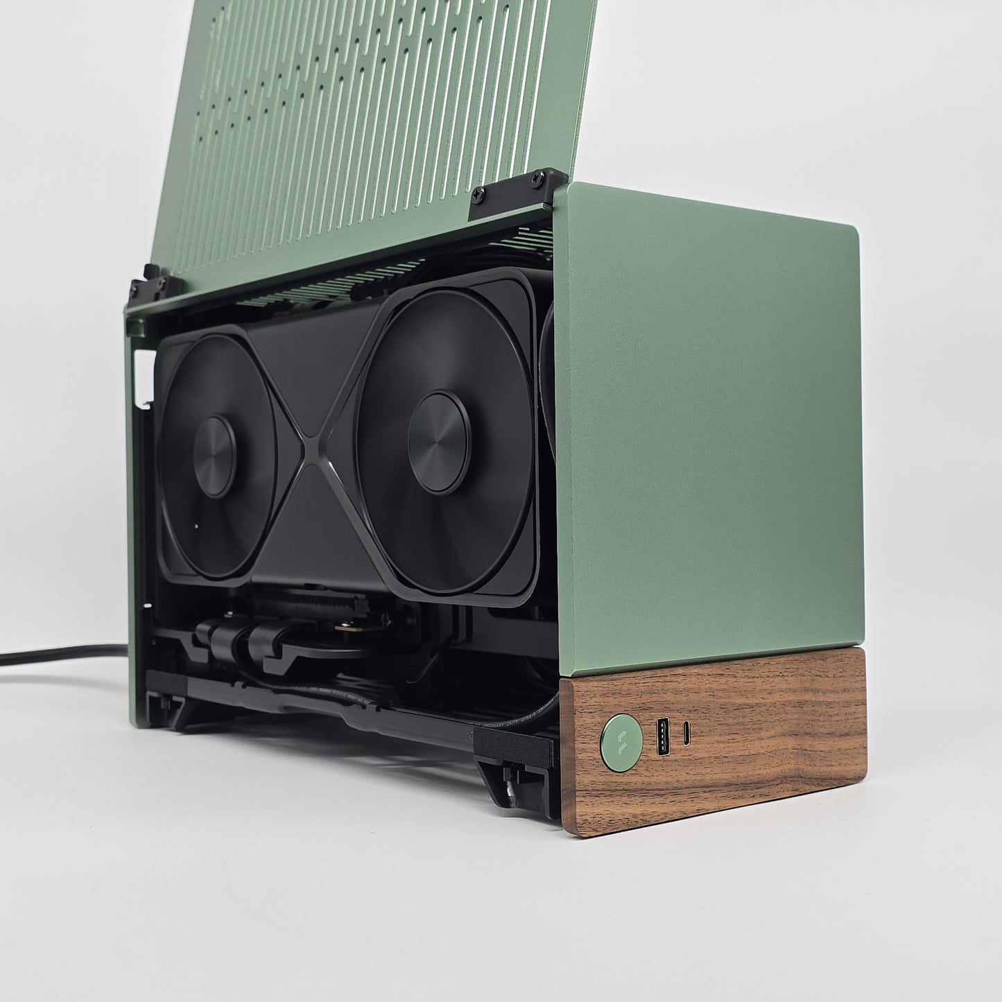 RTX 5090, Ryzen 9800X3D, 64GB DDR5, 4TB NVMe, Custom Fractal Terra Jade Mini-ITX Gaming PC