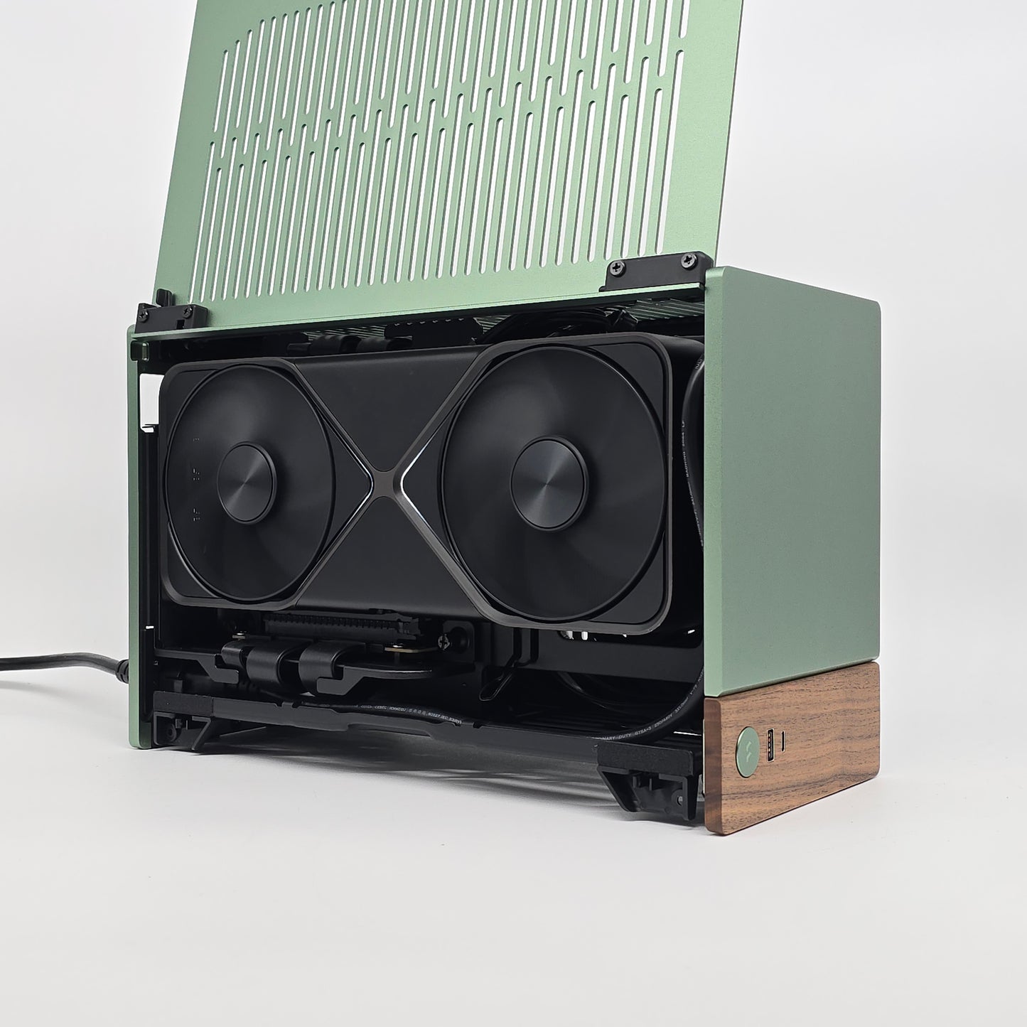 RTX 5090, Ryzen 9800X3D, 64GB DDR5, 4TB NVMe, Custom Fractal Terra Jade Mini-ITX Gaming PC