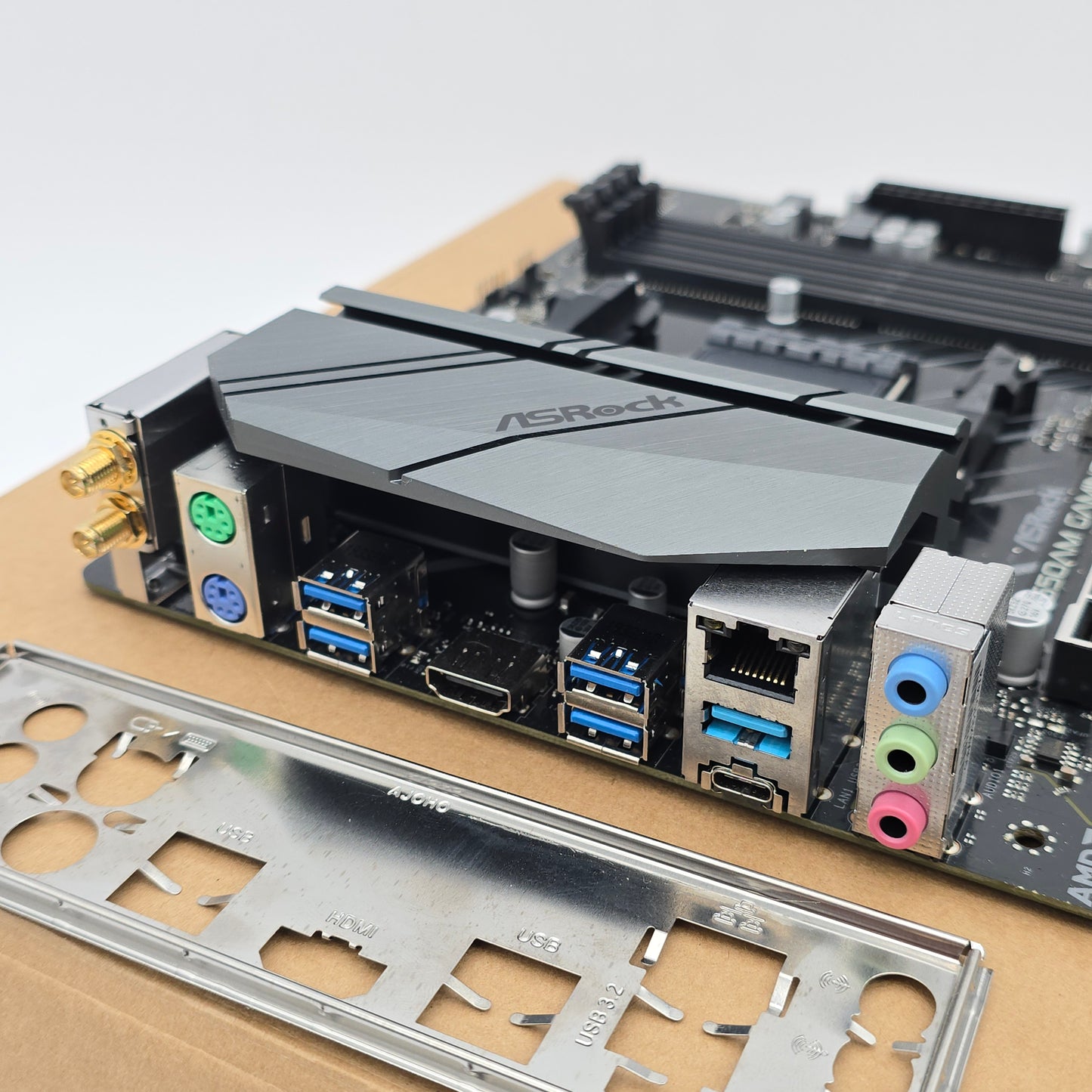ASRock B550AM WiFi, Socket AM4 AMD Gaming Motherboard