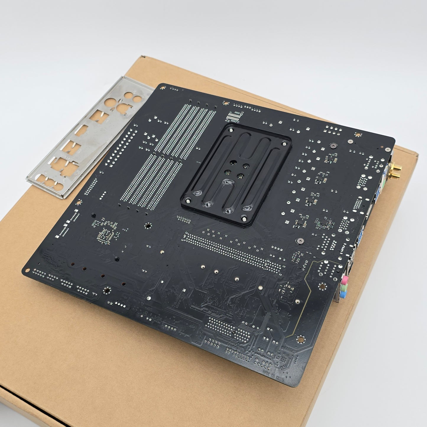 ASRock B550AM WiFi, Socket AM4 AMD Gaming Motherboard