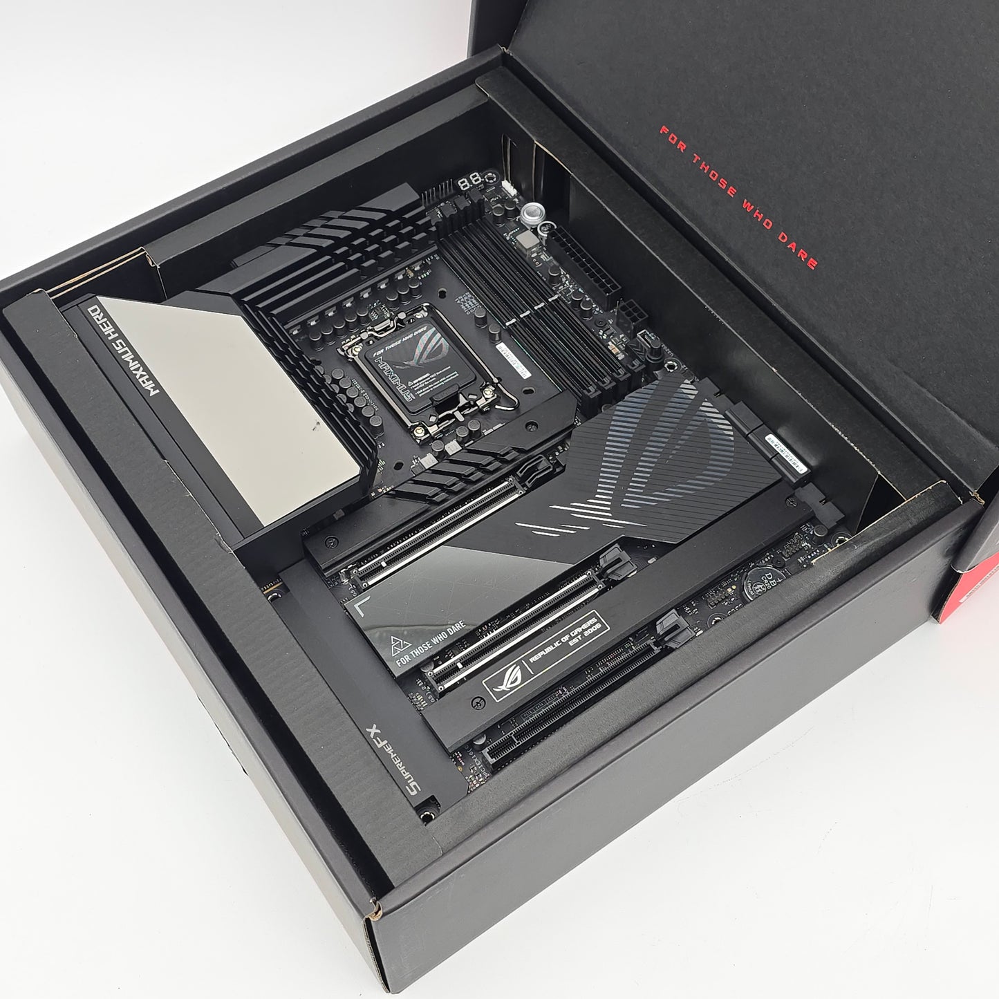 ASUS ROG MAXIMUS Z790 Hero Intel Gaming Motherboard, Intel Socket LGA 1700 DDR5