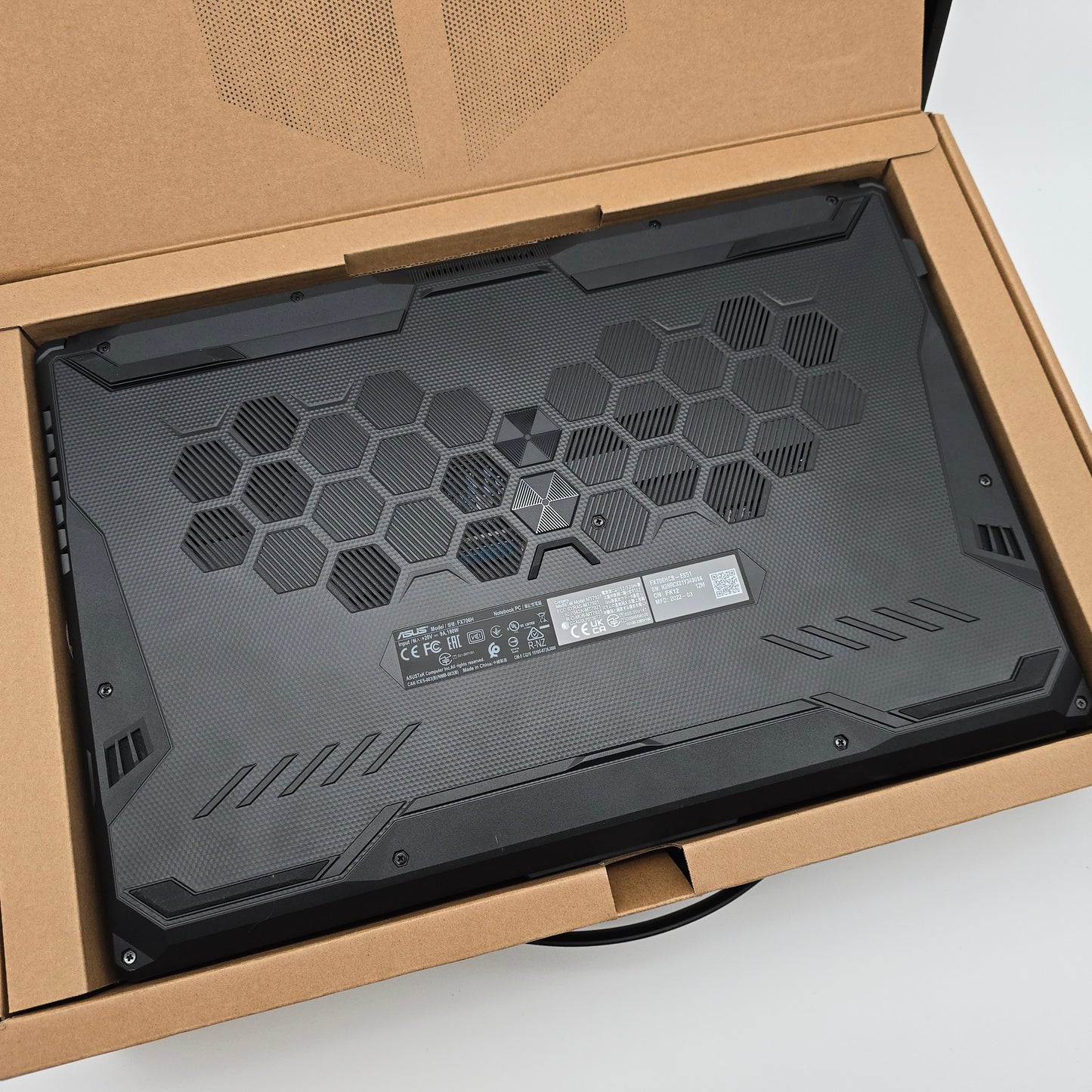 ASUS TUF F17, 17.3" 144Hz, RTX 3050, Intel i5-11400H, Like New Gaming Laptop