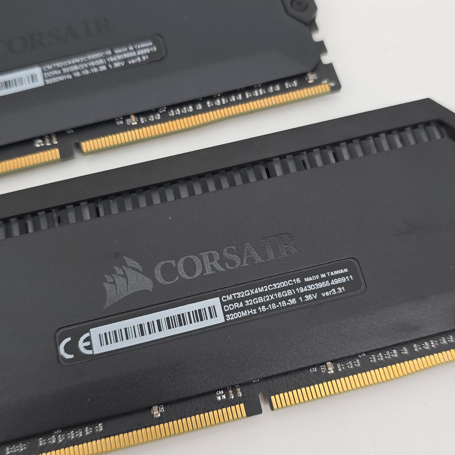 Corsair Dominator 32GB DDR4 RAM, 3200MHz, CL16-18-18-36, 2x16GB Sticks