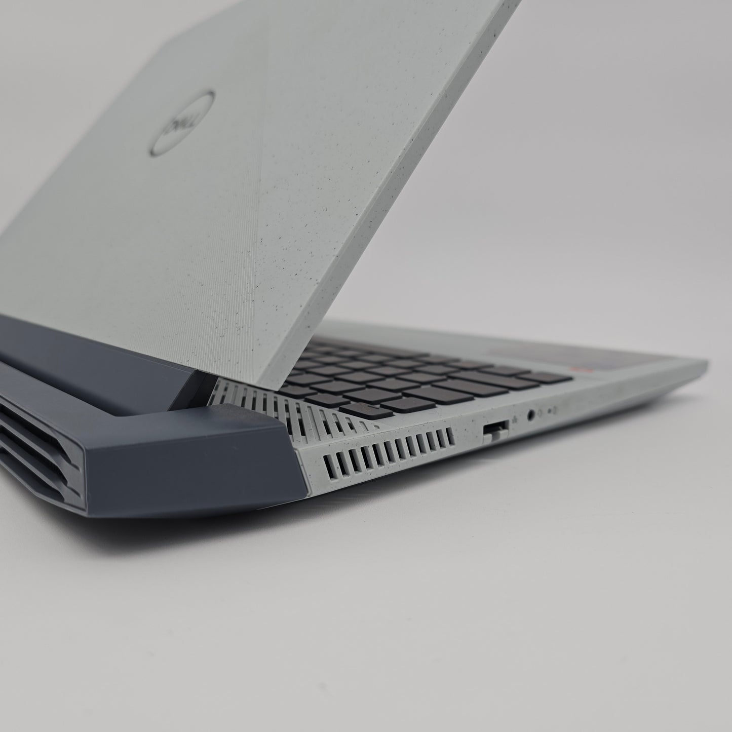 Dell G15 Ryzen Edition, RTX 3050Ti, Ryzen 7 5800H, 32GB RAM, White Gaming Laptop 15.6"