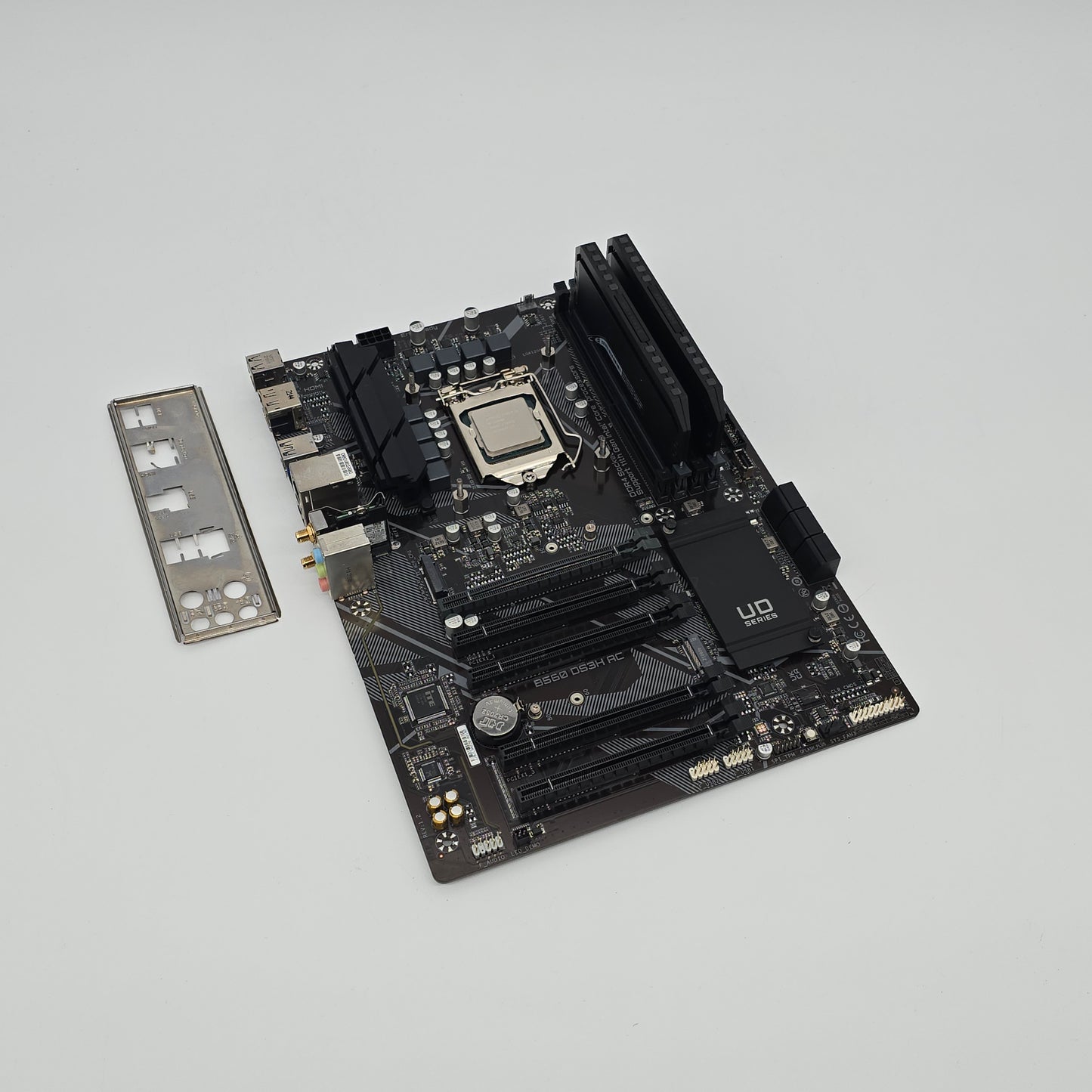 Intel i9-10900K, Gigabyte B560 Motherboard, 32GB Corsair Dominator Platinum DDR4 RAM COMBO