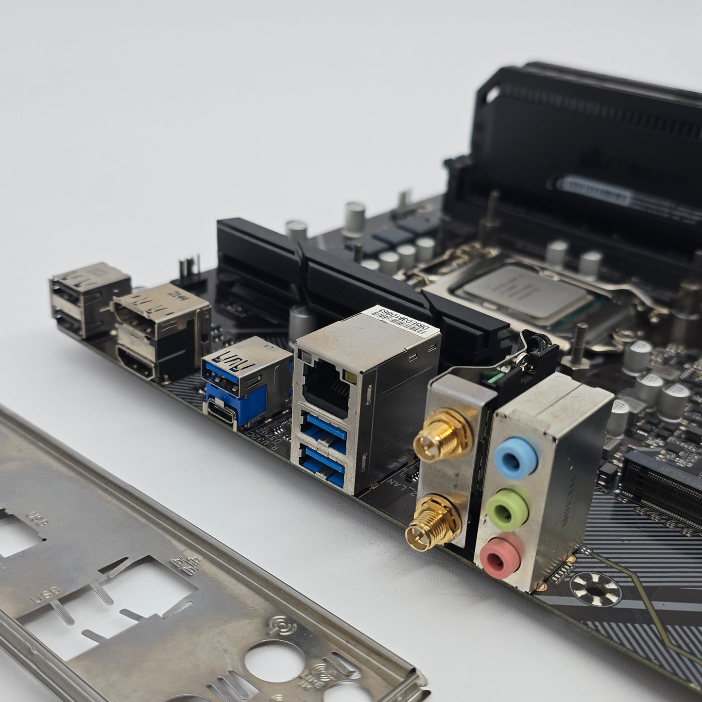 Intel i9-10900K, Gigabyte B560 Motherboard, 32GB Corsair Dominator Platinum DDR4 RAM COMBO