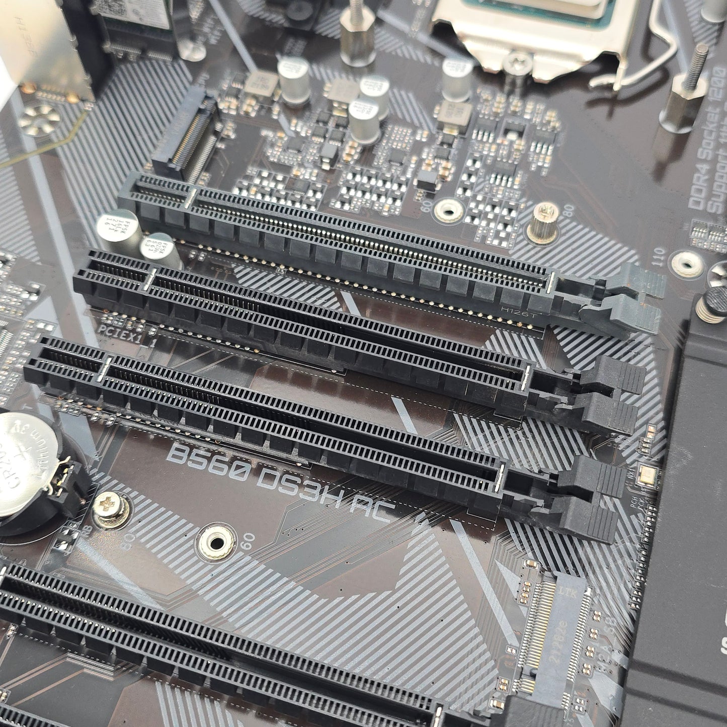 Intel i9-10900K, Gigabyte B560 Motherboard, 32GB Corsair Dominator Platinum DDR4 RAM COMBO