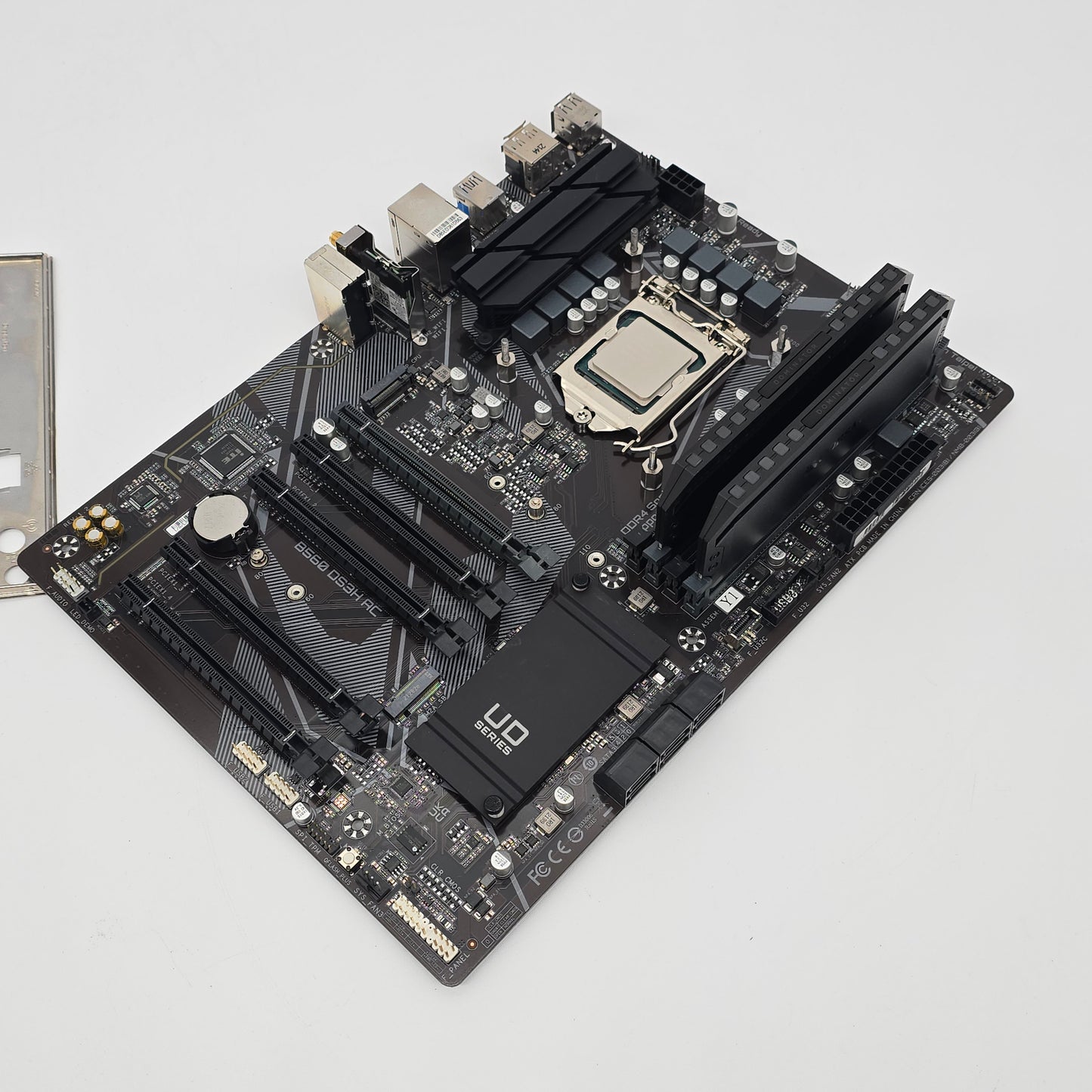 Intel i9-10900K, Gigabyte B560 Motherboard, 32GB Corsair Dominator Platinum DDR4 RAM COMBO