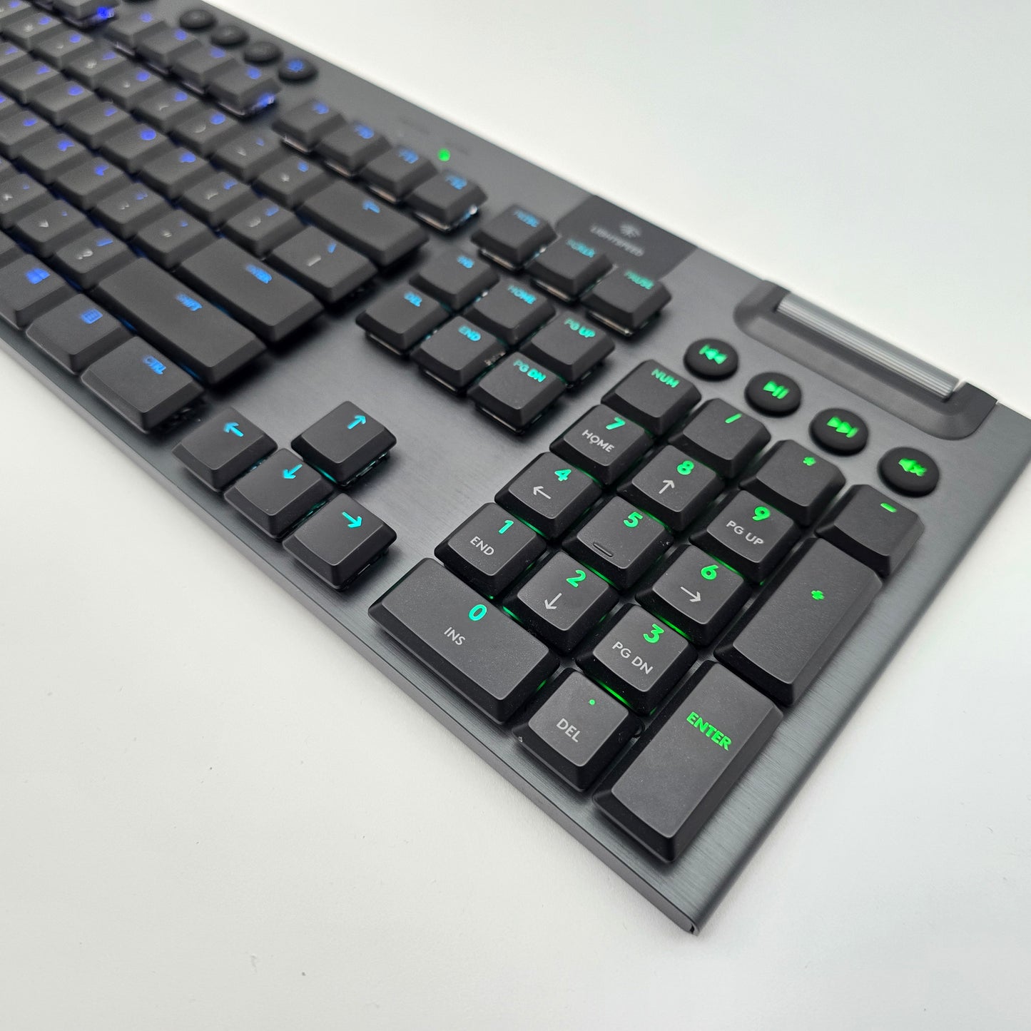 Logitech G915 Wireless Clicky Mechanical Gaming Keyboard RGB Bluetooth
