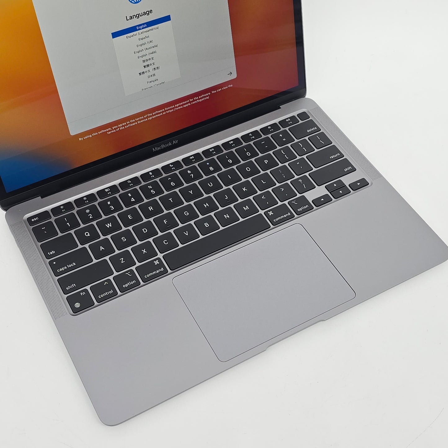 Macbook Air Apple M1 Chip, 256GB SSD, 8GB RAM, TouchID, Like New, 2 Battery Cycles