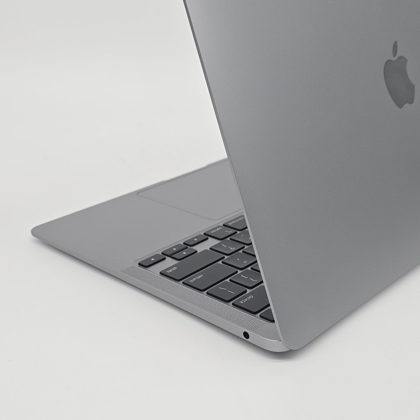 Macbook Air Apple M1 Chip, 256GB SSD, 8GB RAM, TouchID, Like New, 2 Battery Cycles