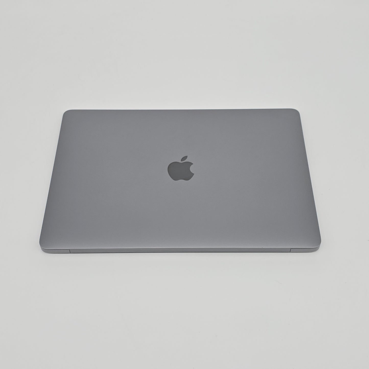 Macbook Air Apple M1 Chip, 256GB SSD, 8GB RAM, TouchID, Like New, 2 Battery Cycles
