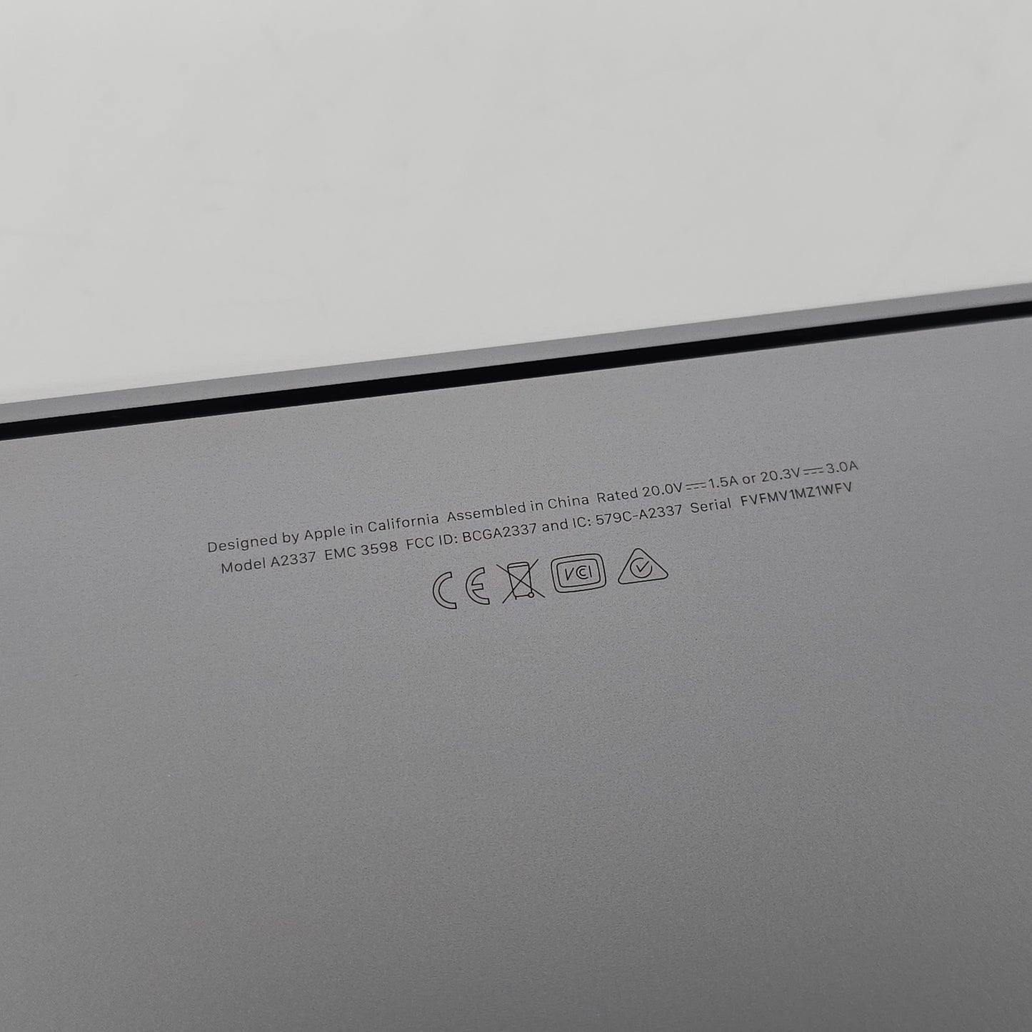 Macbook Air Apple M1 Chip, 256GB SSD, 8GB RAM, TouchID, Like New, 2 Battery Cycles