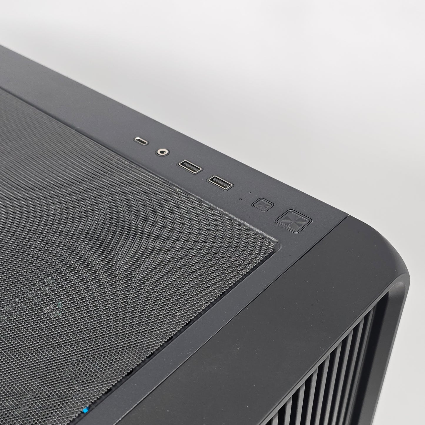 NVIDIA RTX 5080, AMD Ryzen 5 7600X, 32GB DDR5, 1TB NVMe SSD, Custom Liquid Cooled Gaming PC