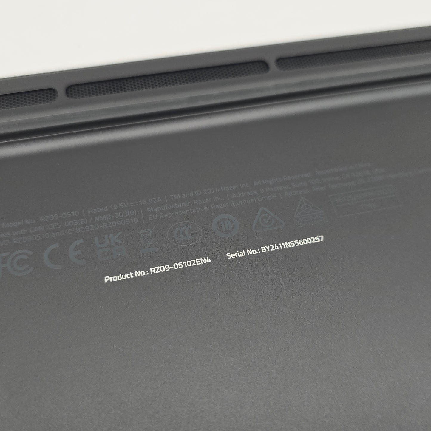 Razer Blade 16 OLED, RTX 4090, Intel i9-14900HX, 32GB DDR5, 2TB NVMe, Gaming Laptop