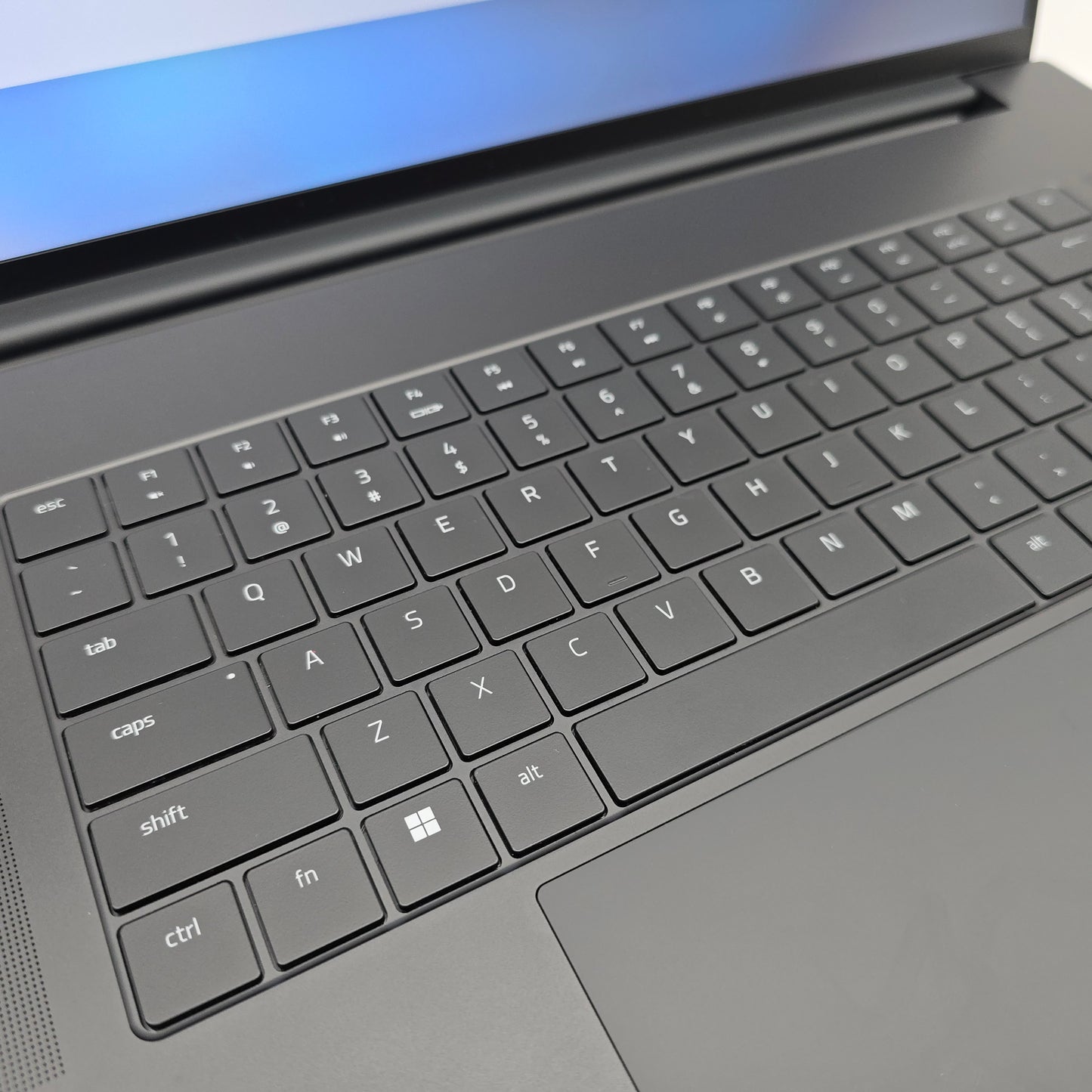 Razer Blade 18, RTX 4090, i9-13950HX, 32GB DDR5, 2TB NVMe, Like New Gaming Laptop