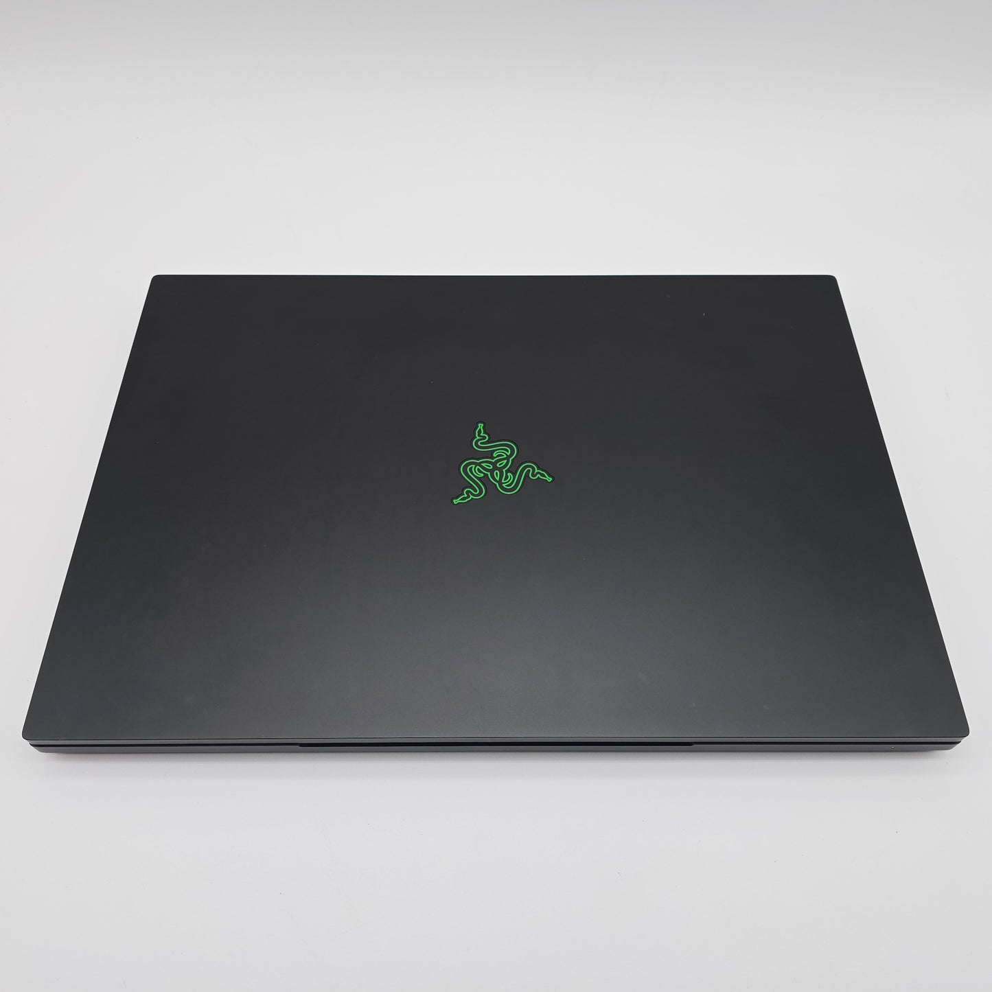 Razer Blade 18, RTX 4090, i9-13950HX, 32GB DDR5, 2TB NVMe, Like New Gaming Laptop