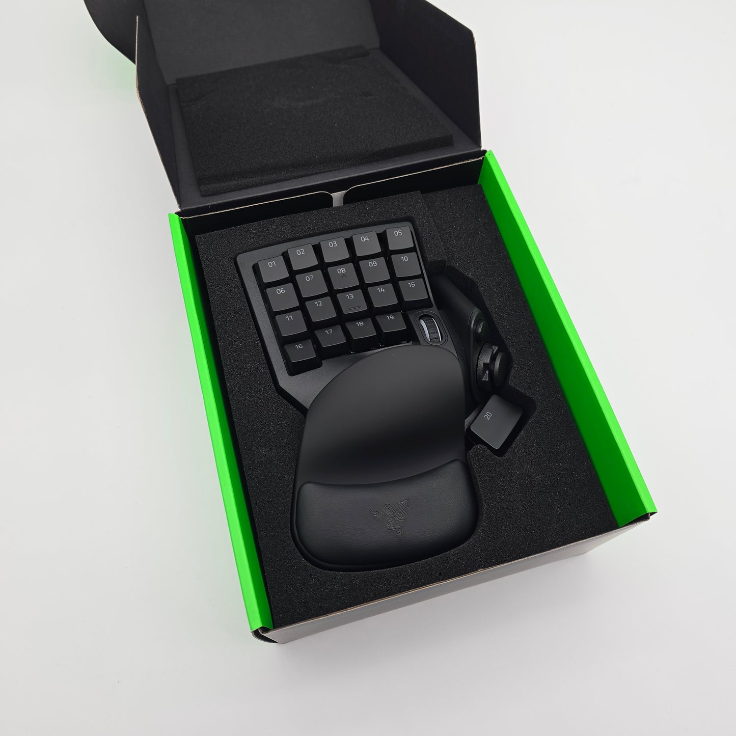 Razer Tartarus Pro Gaming Keypad, 32 Programmable Keys, Rapid Trigger Function, Razer RGB Chroma Lighting, New