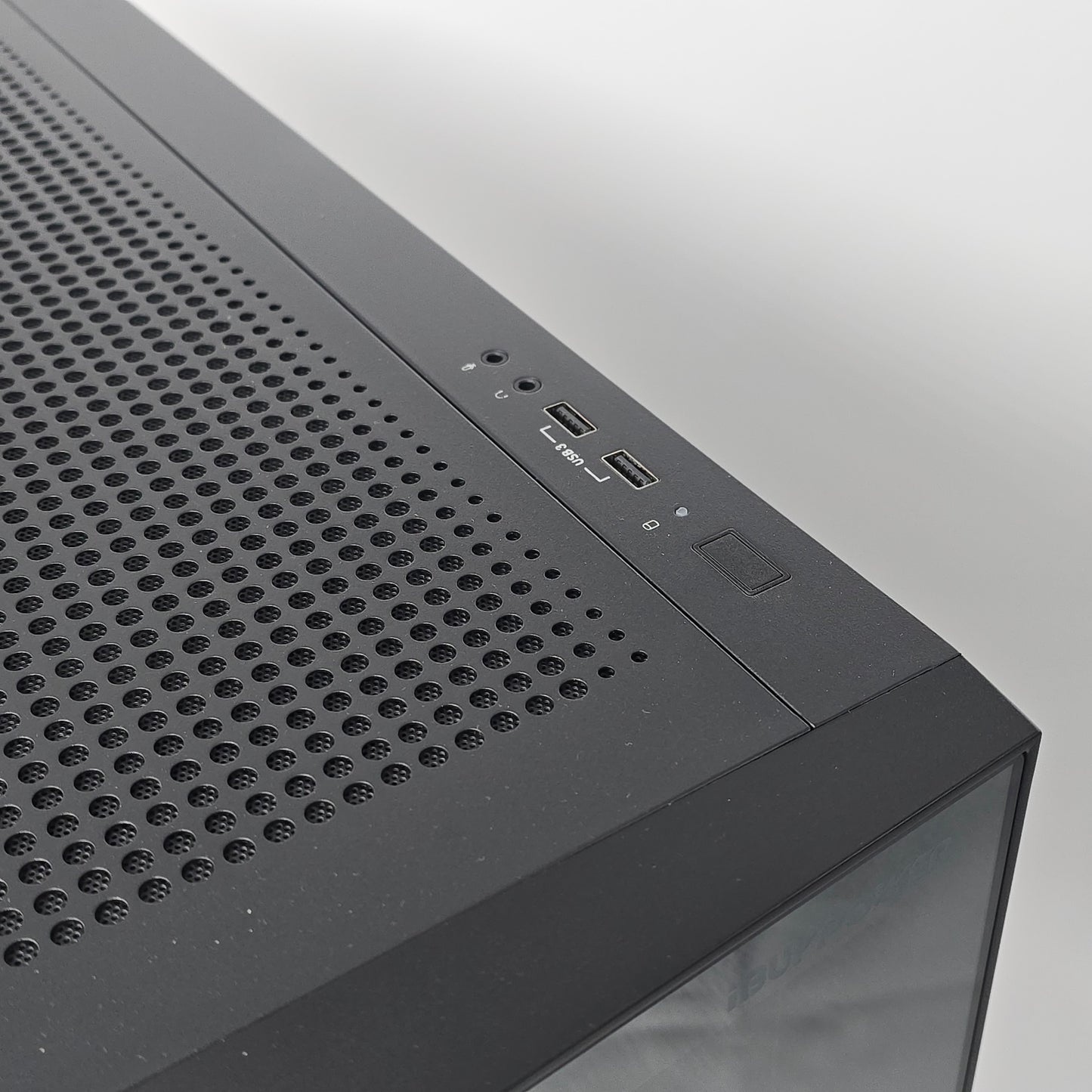 RTX 4070 Ti, Intel i7-13700K, 32GB DDR5, 5TB, Custom Liquid Cooled RGB Gaming PC