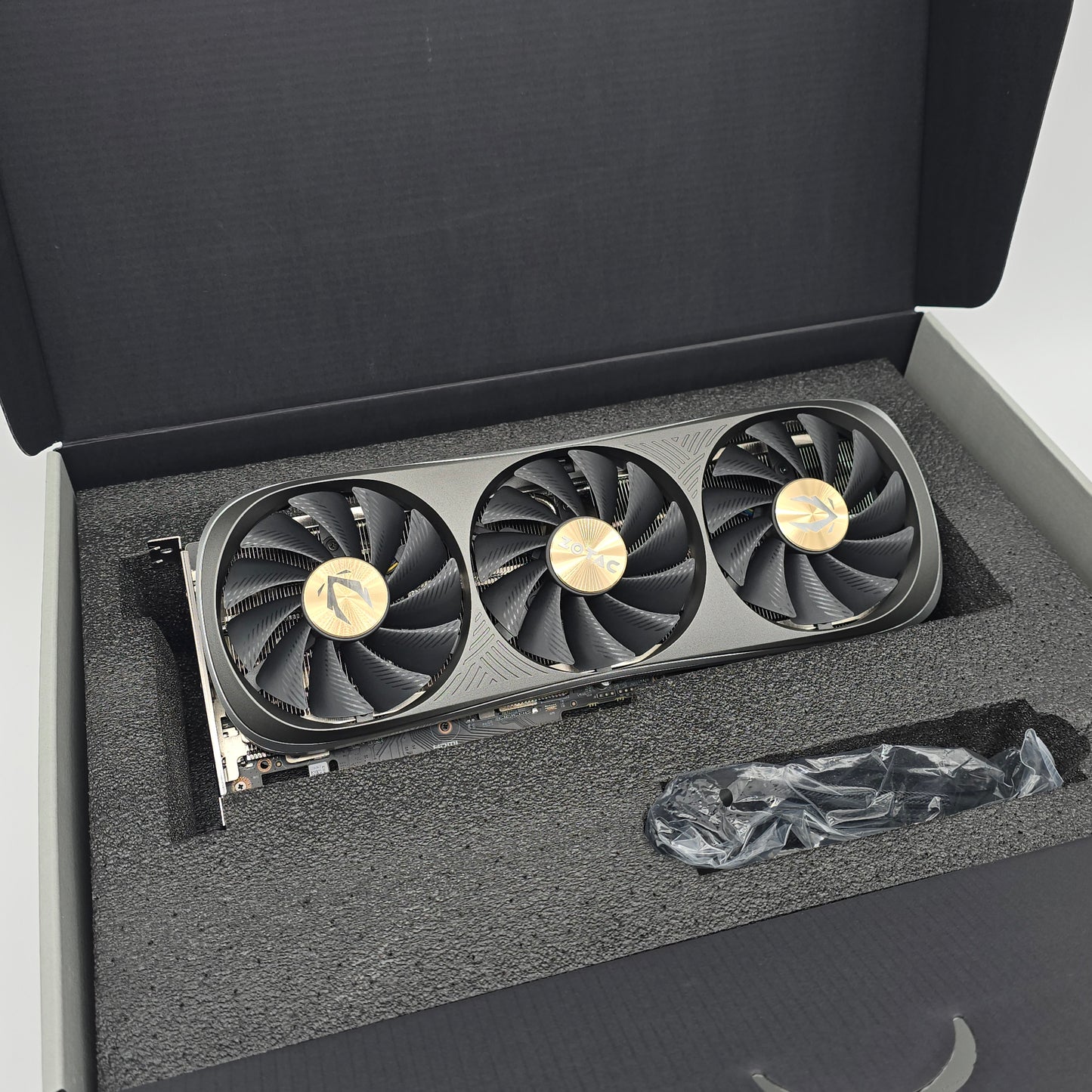 RTX 4070Ti Zotac Trinity OC 12GB, NVIDIA Gaming Graphics Card GPU