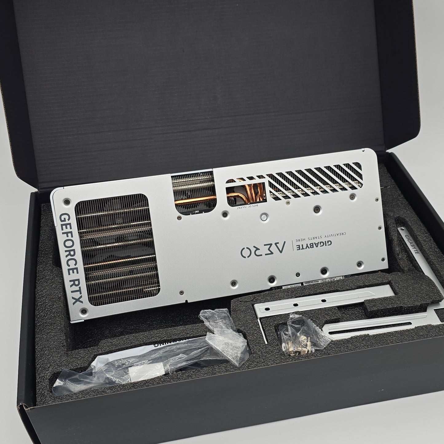 RTX 4080 Super Gigabyte Aero OC White 16GB, NVIDIA Gaming Graphics Card GPU