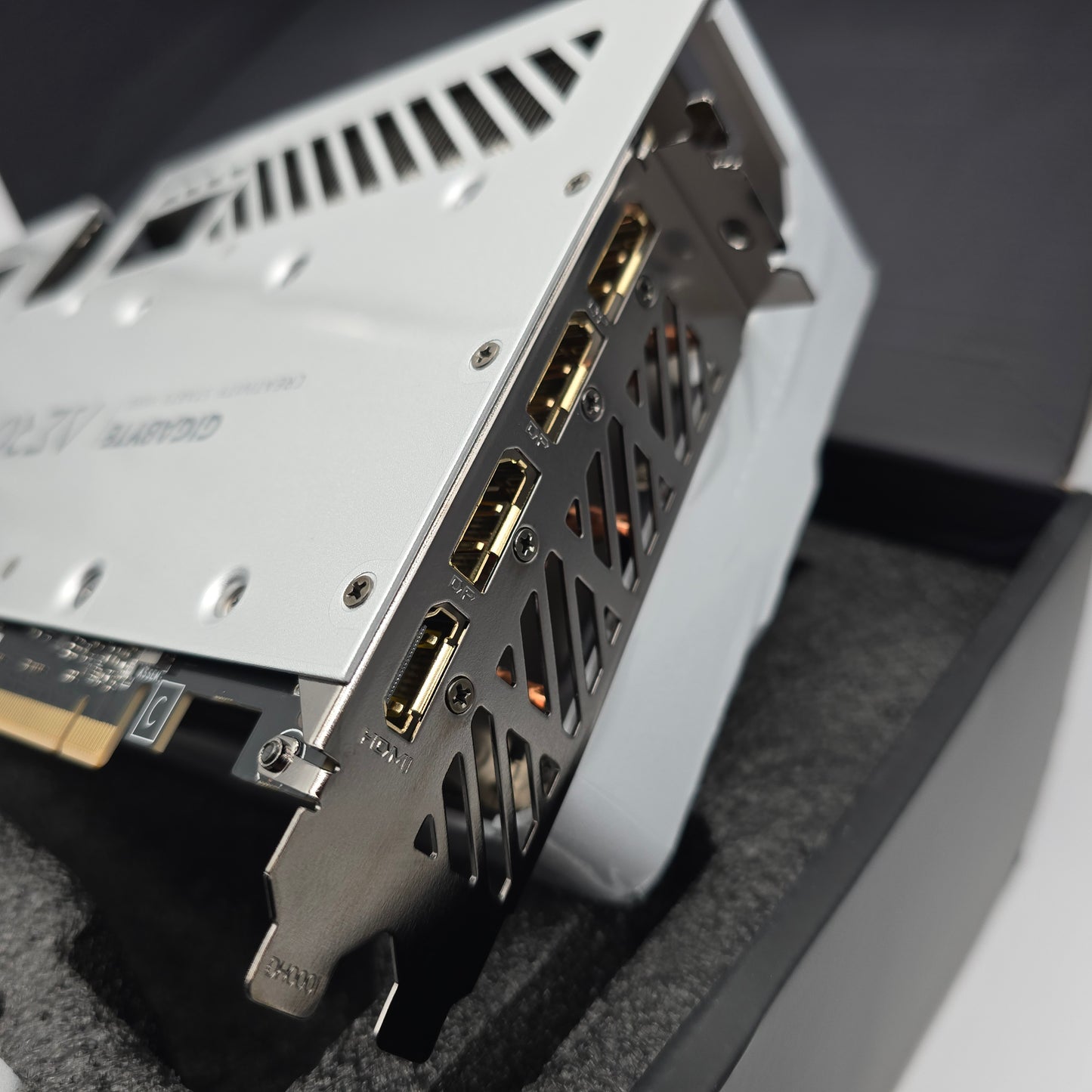 RTX 4080 Super Gigabyte AERO OC 16GB White, NVIDIA Gaming Graphics Card GPU