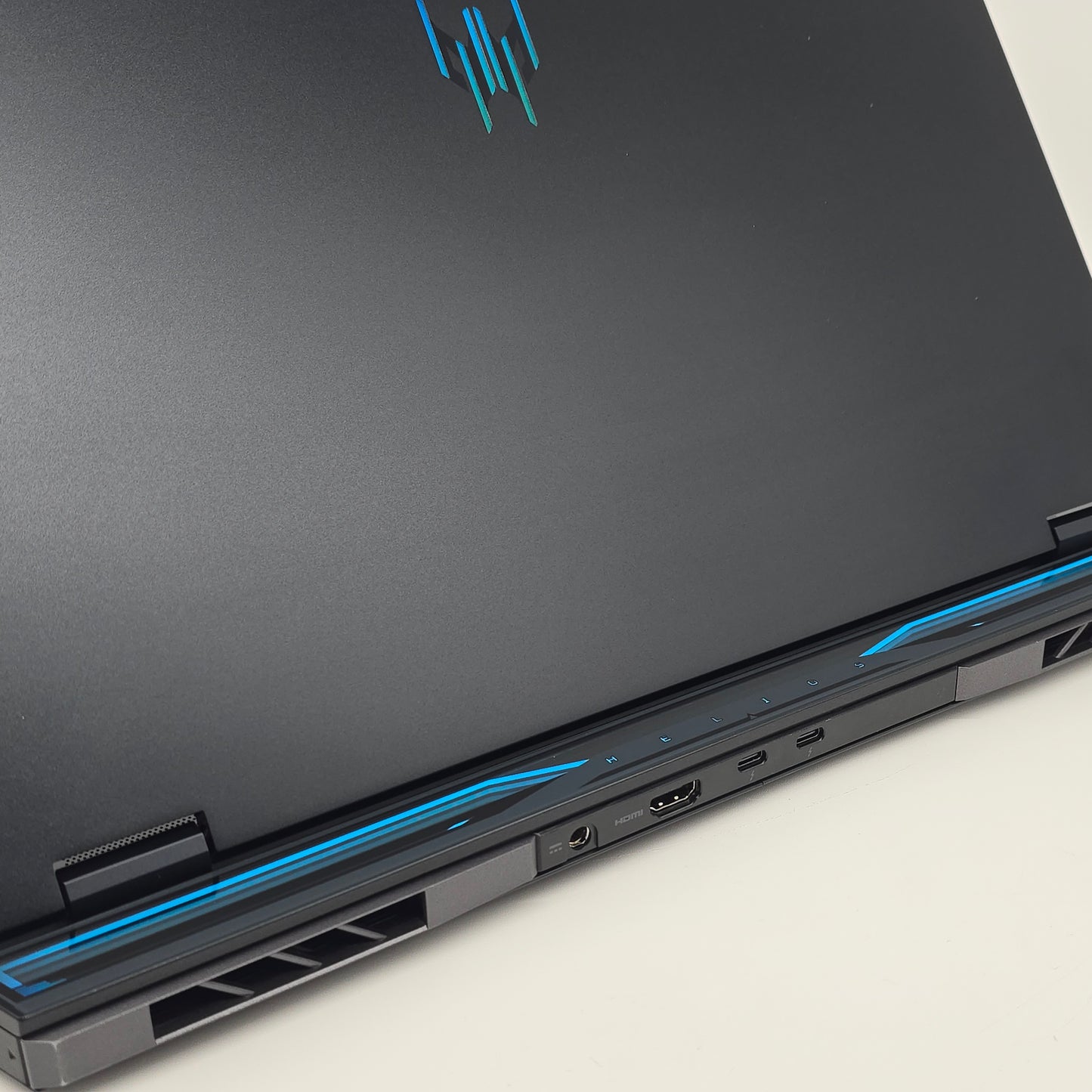 Acer Predator Helios 18, RTX 4090, Intel i9-14900HX, 32GB DDR5, 240Hz QHD+ Gaming Laptop
