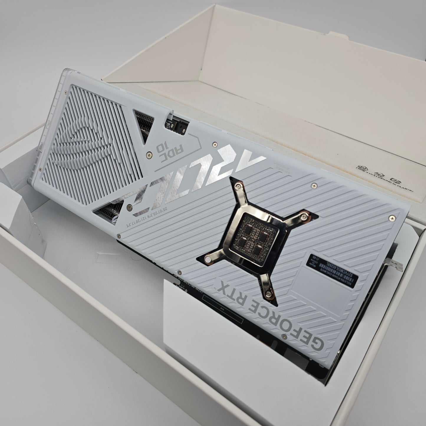 RTX 4090 ASUS ROG STRIX OC 24GB WHITE, NVIDIA Gaming Graphics Card GPU
