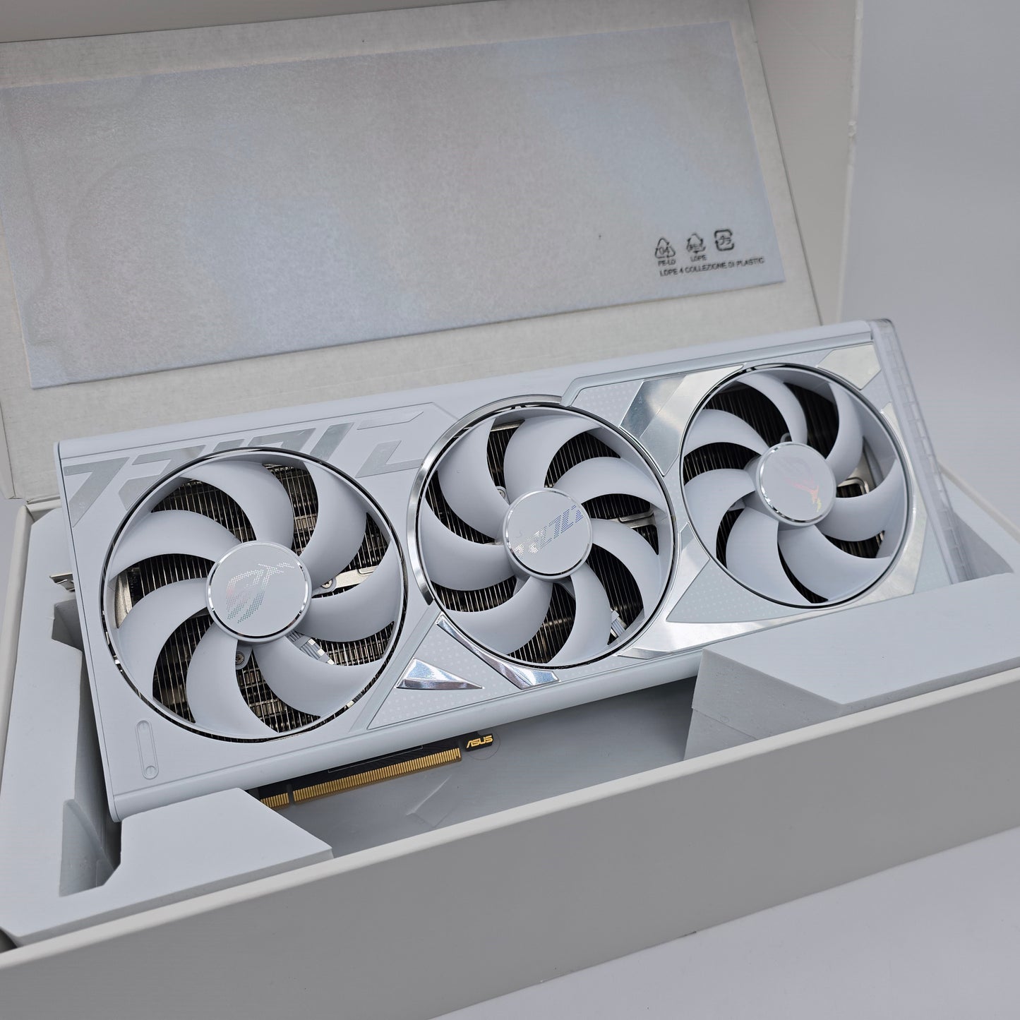 RTX 4090 ASUS ROG STRIX OC 24GB WHITE, NVIDIA Gaming Graphics Card GPU