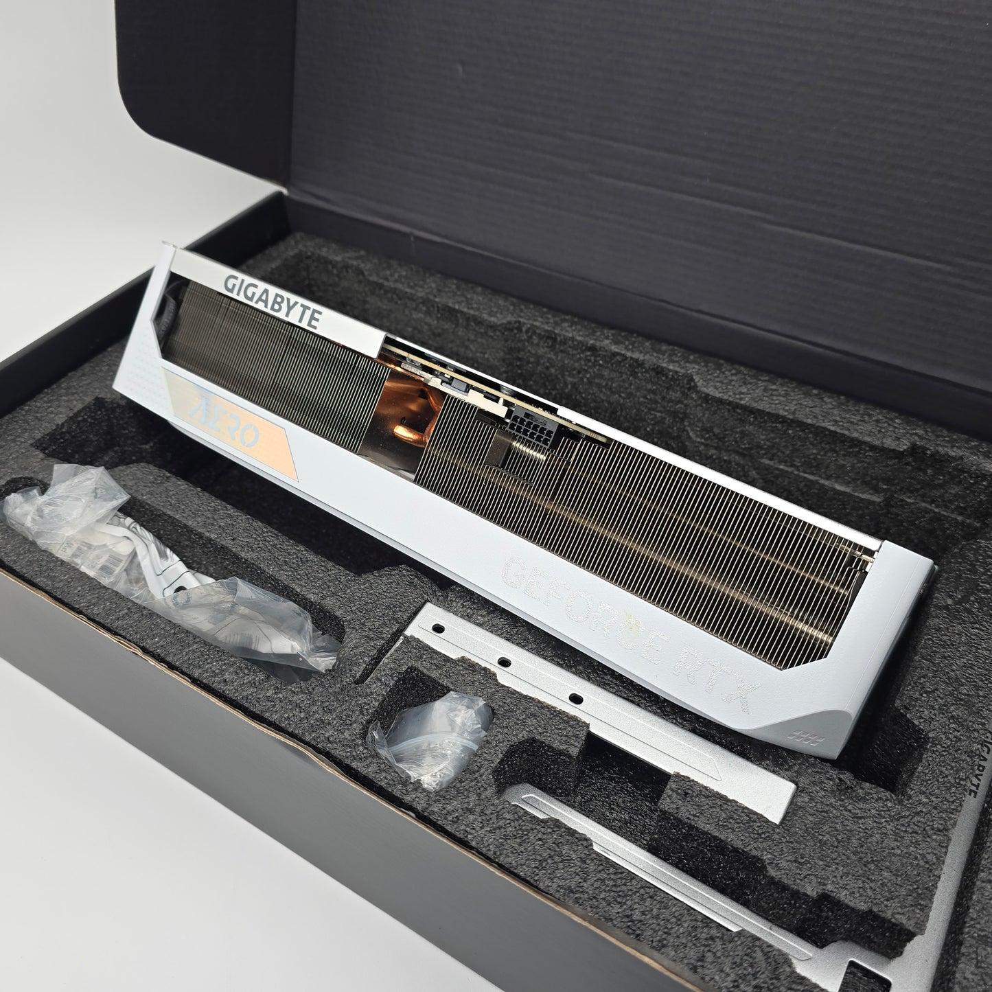 RTX 4090 Gigabyte Aero OC 24GB White, NVIDIA Gaming Graphics Card GPU
