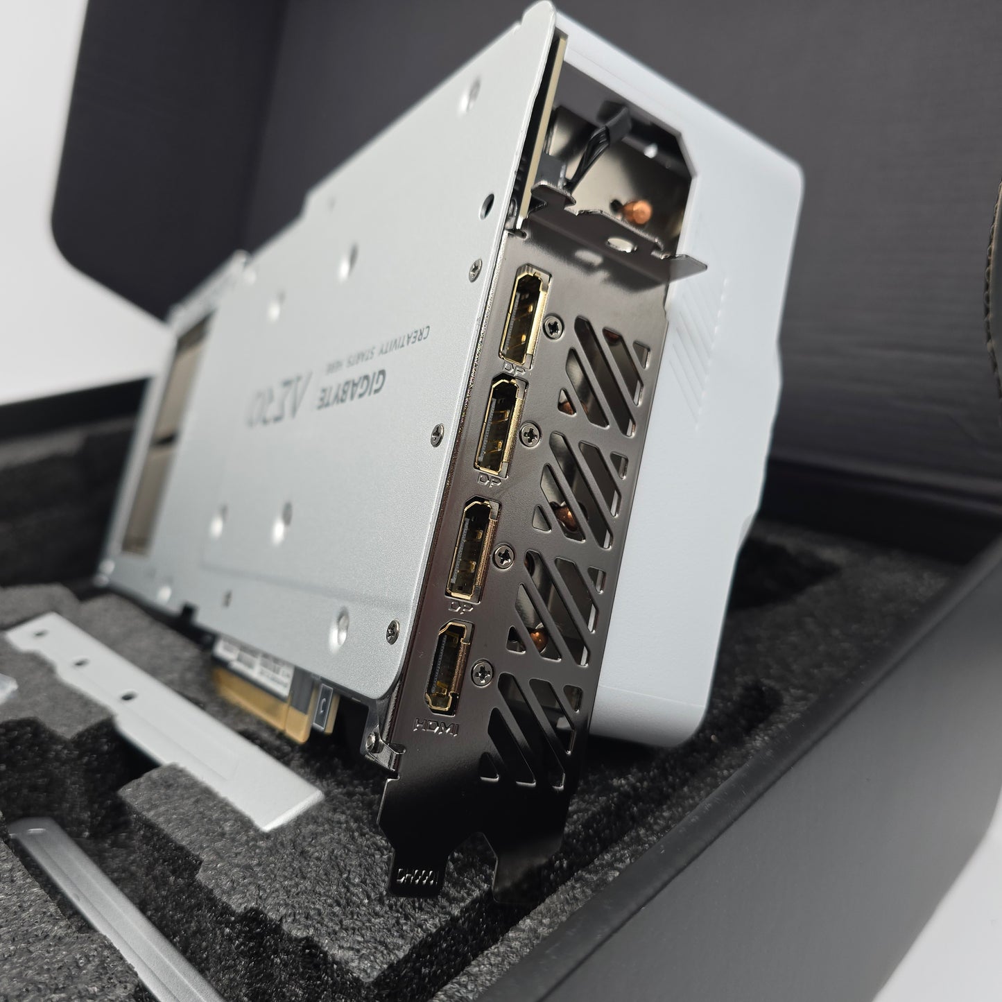 RTX 4090 Gigabyte Aero OC 24GB White, NVIDIA Gaming Graphics Card GPU